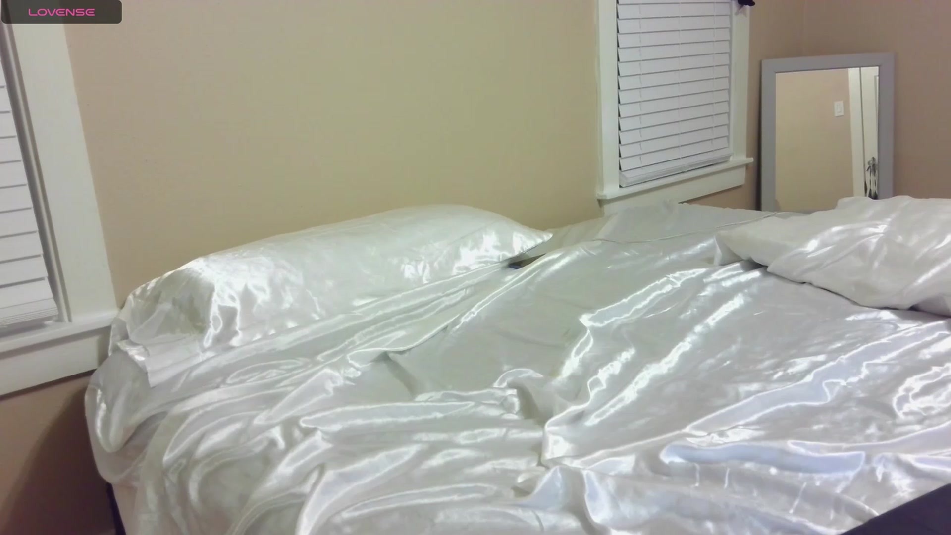 Gallery image thumbnail from HollyHanna's myfreecams stream on, 09/15/2023, 01:13 image 17 of 20