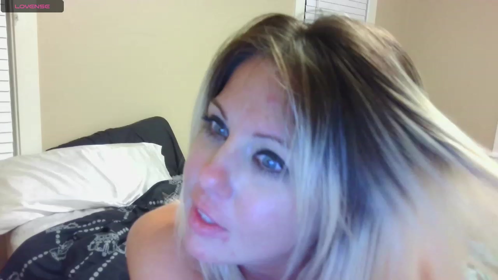 Gallery image thumbnail from HollyHanna's myfreecams stream on, 09/18/2023, 03:21 image 1 of 20