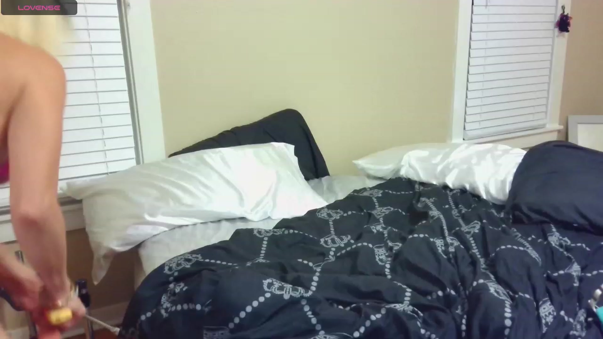 Gallery image thumbnail from HollyHanna's myfreecams stream on, 09/18/2023, 03:21 image 10 of 20