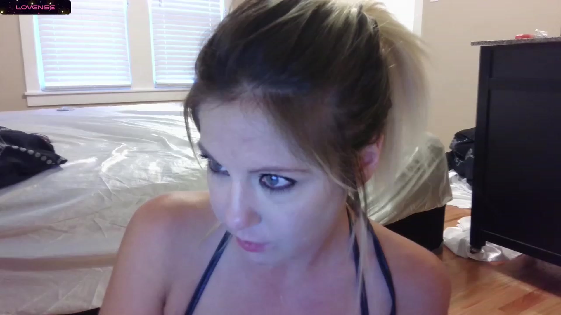 Gallery image thumbnail from HollyHanna's myfreecams stream on, 09/20/2023, 24:27 image 15 of 20