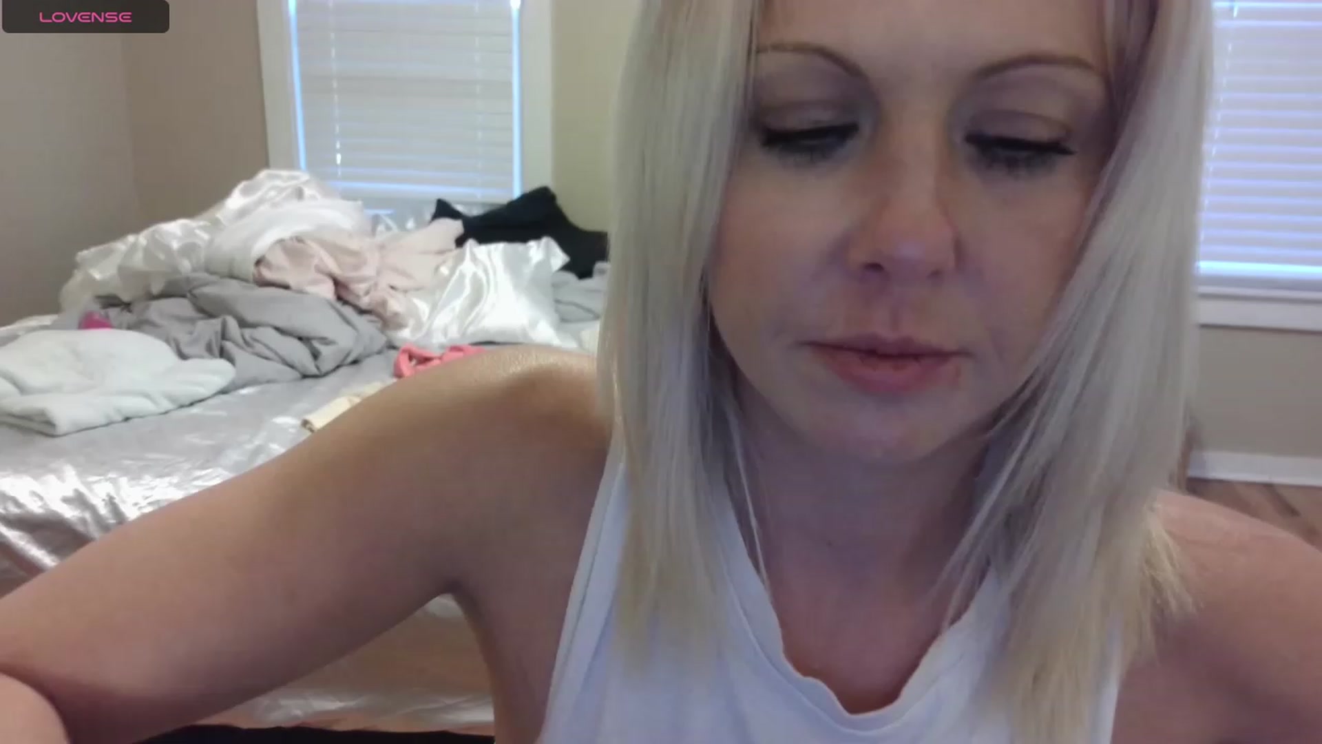 Gallery image thumbnail from HollyHanna's myfreecams stream on, 10/20/2023, 22:31 image 10 of 20