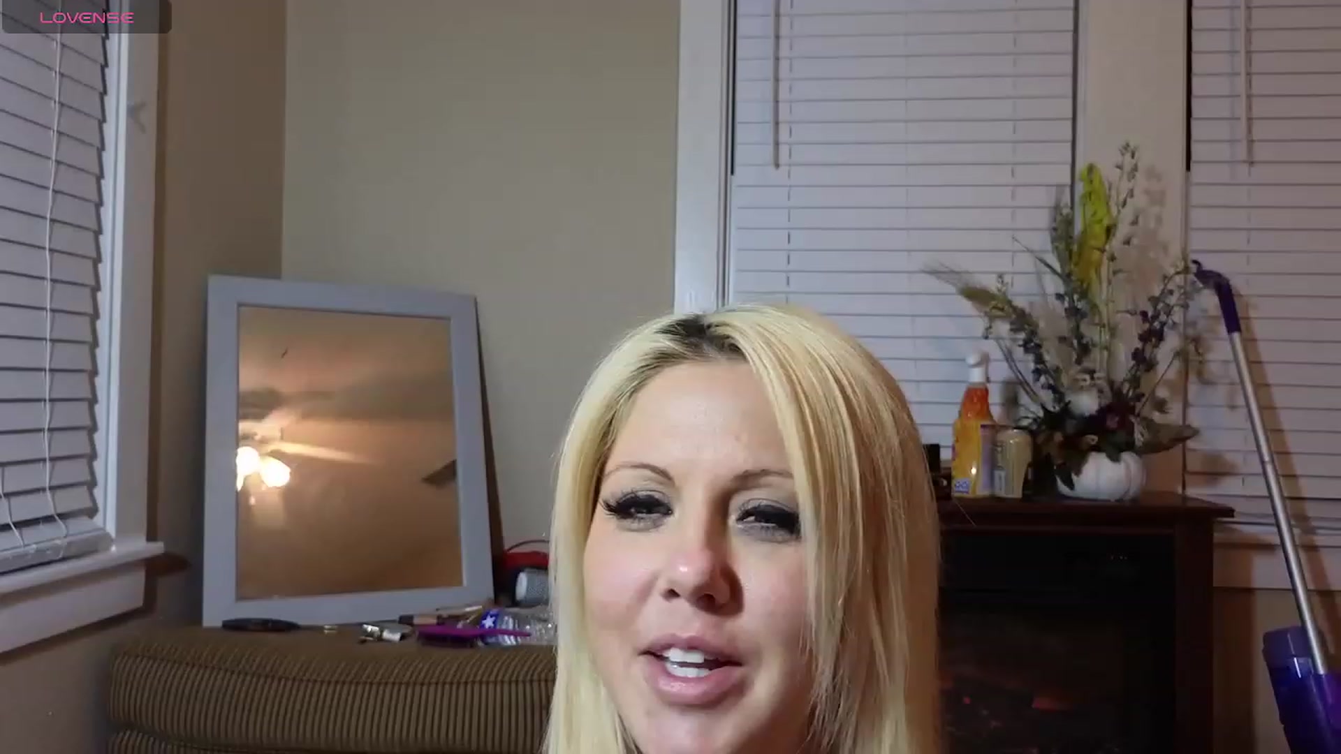 Gallery image thumbnail from HollyHanna's myfreecams stream on, 11/28/2023, 08:26 image 12 of 20
