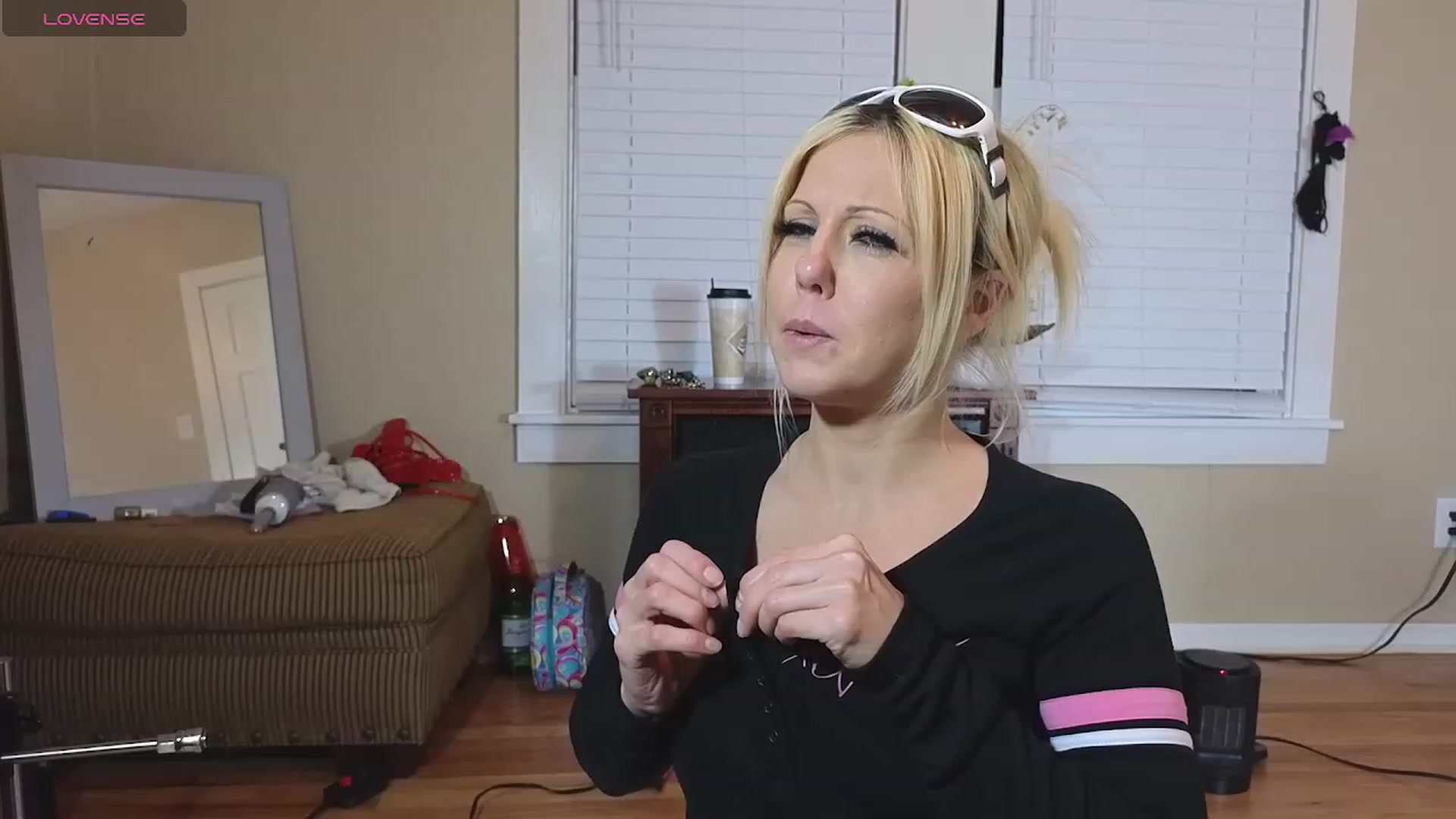 Gallery image thumbnail from HollyHanna's myfreecams stream on, 12/04/2023, 02:32 image 6 of 20