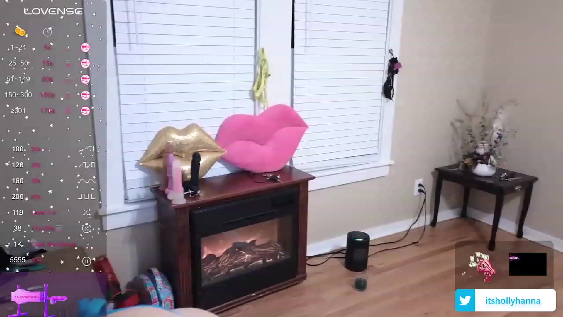 Gallery image thumbnail from HollyHanna's myfreecams stream on, 12/11/2023, 01:34 image 13 of 20