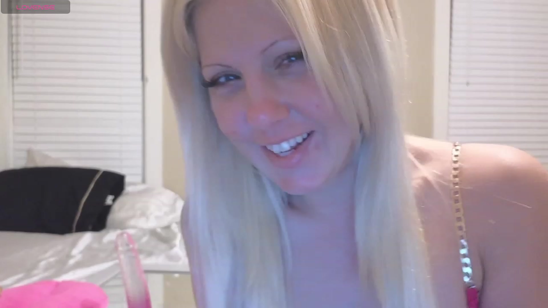 Gallery image thumbnail from HollyHanna's myfreecams stream on, 12/18/2023, 01:56 image 9 of 20