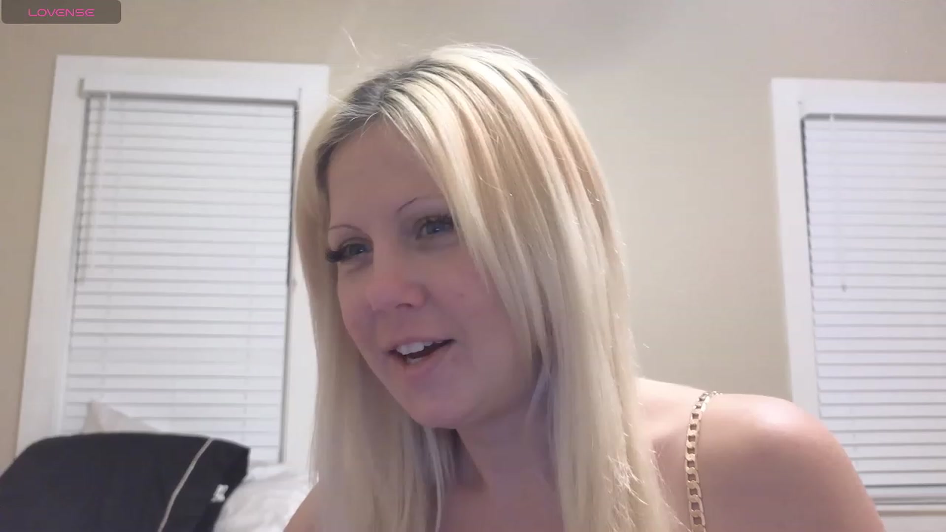 Gallery image thumbnail from HollyHanna's myfreecams stream on, 12/18/2023, 01:56 image 10 of 20