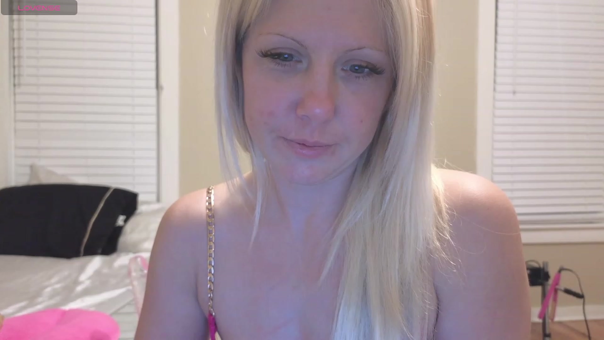 Gallery image thumbnail from HollyHanna's myfreecams stream on, 12/18/2023, 01:56 image 8 of 20