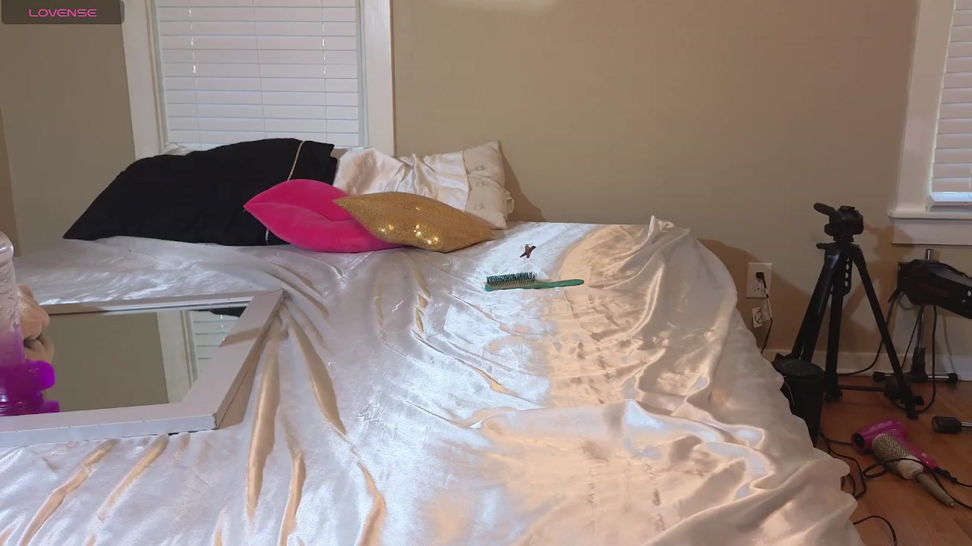Gallery image thumbnail from HollyHanna's myfreecams stream on, 12/18/2023, 22:07 image 18 of 20