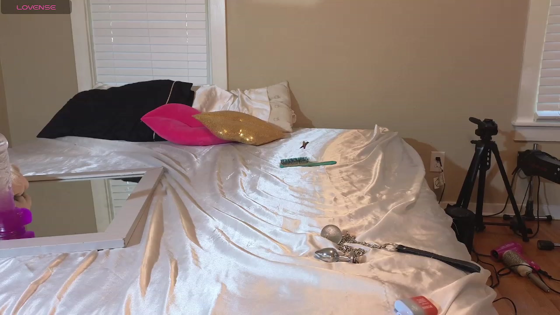 Gallery image thumbnail from HollyHanna's myfreecams stream on, 12/18/2023, 22:07 image 19 of 20