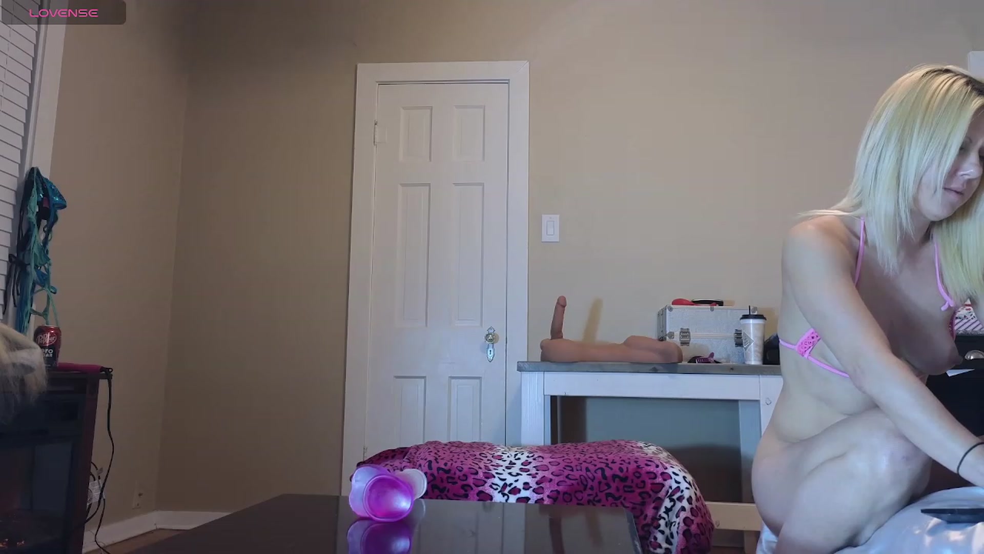 Gallery image thumbnail from HollyHanna's myfreecams stream on, 12/21/2023, 03:22 image 8 of 20
