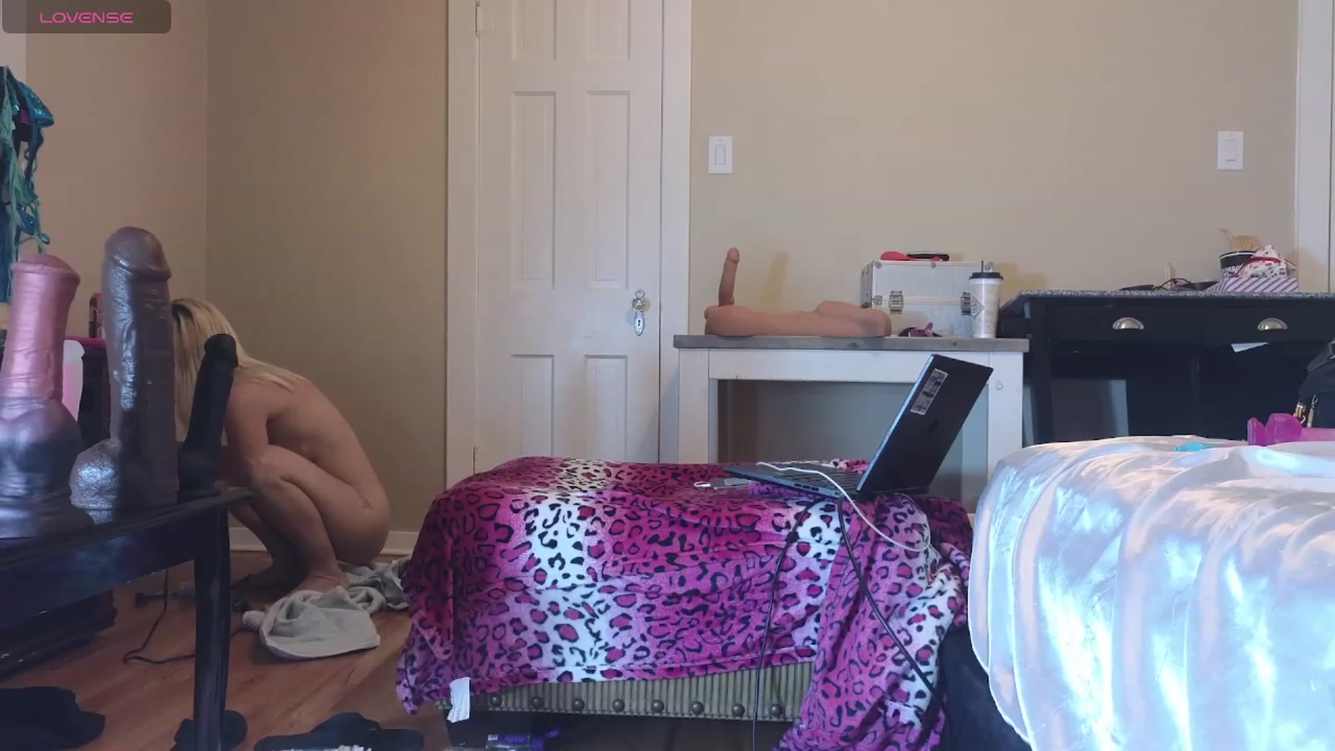 Gallery image thumbnail from HollyHanna's myfreecams stream on, 12/21/2023, 09:02 image 18 of 20