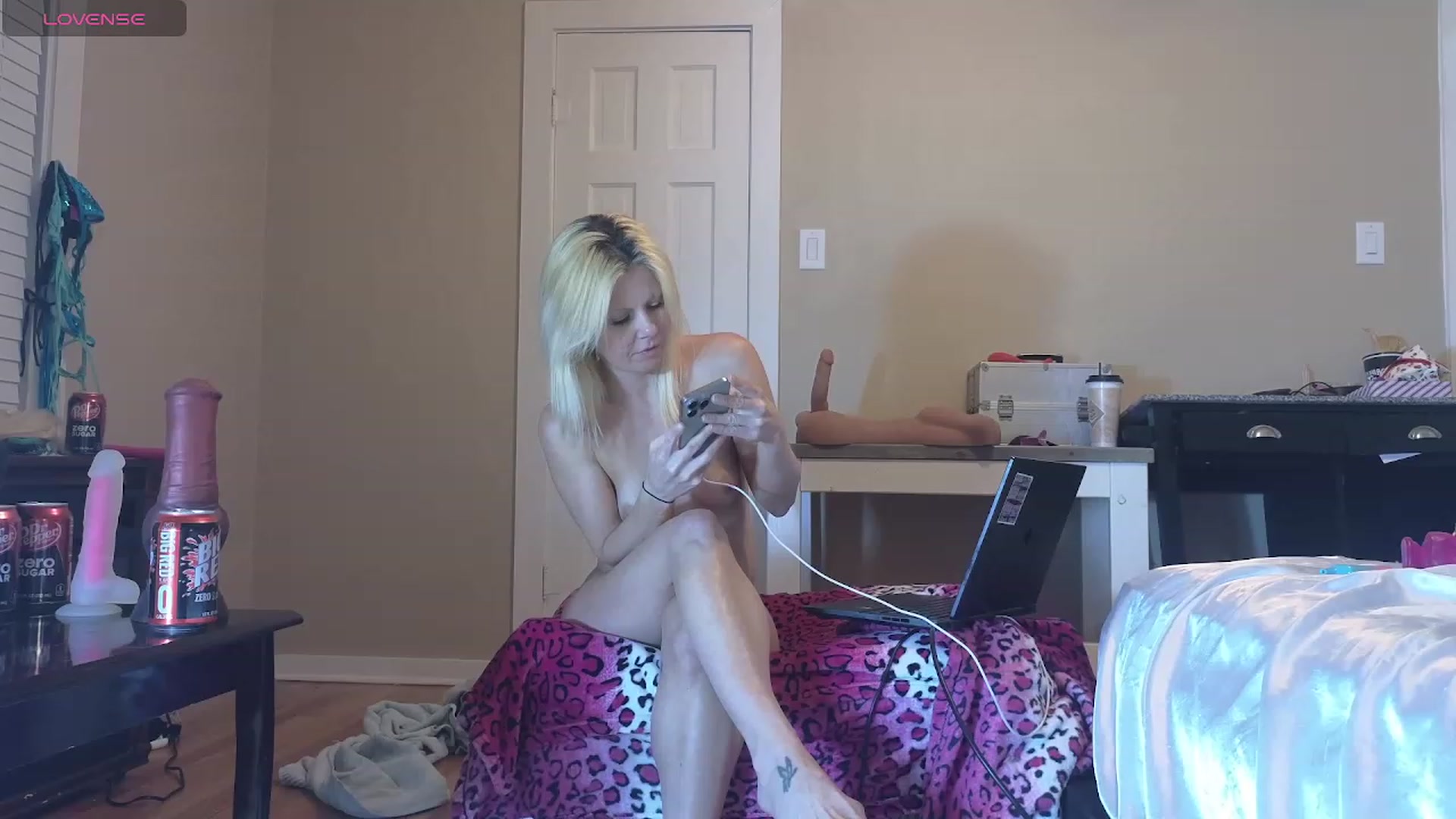 Gallery image thumbnail from HollyHanna's myfreecams stream on, 12/21/2023, 09:02 image 8 of 20