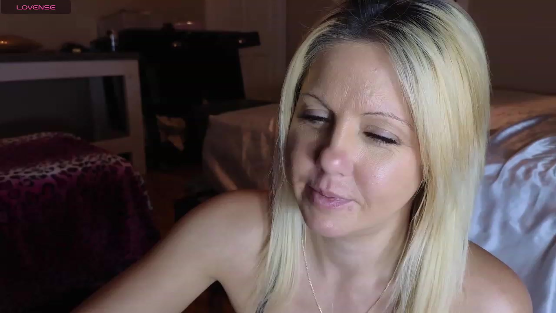 Gallery image thumbnail from HollyHanna's myfreecams stream on, 01/03/2024, 02:03 image 19 of 20