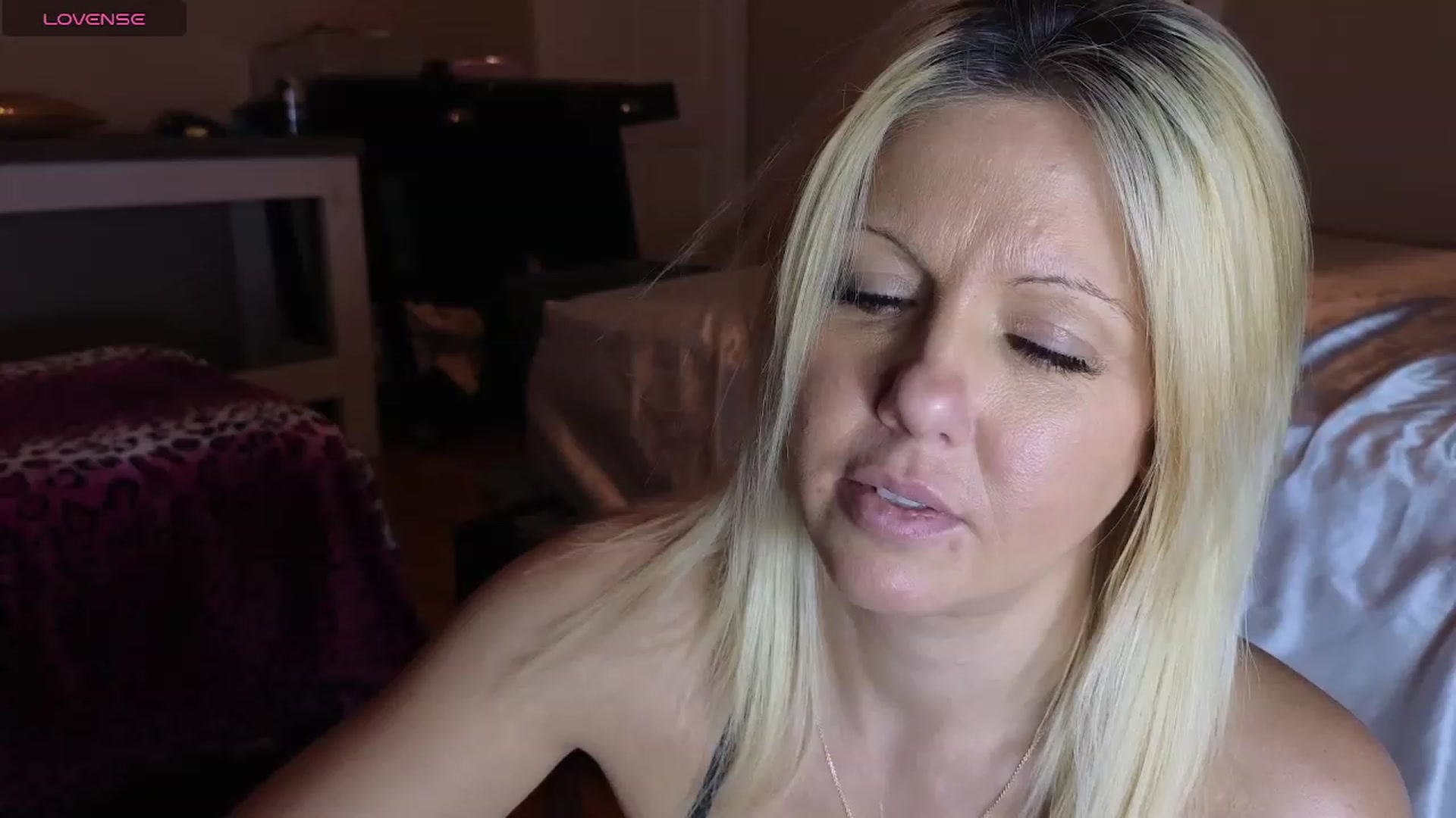 Gallery image thumbnail from HollyHanna's myfreecams stream on, 01/03/2024, 02:03 image 20 of 20
