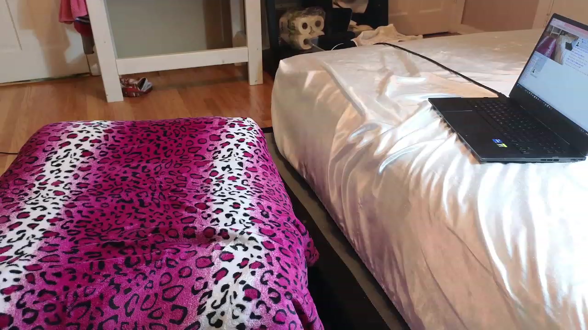 Gallery image thumbnail from HollyHanna's myfreecams stream on, 01/07/2024, 24:13 image 17 of 20