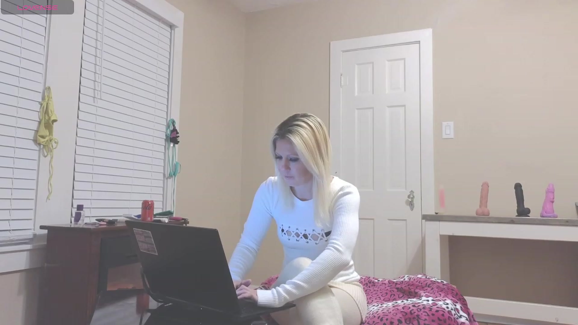 Gallery image thumbnail from HollyHanna's myfreecams stream on, 01/09/2024, 09:09 image 2 of 20