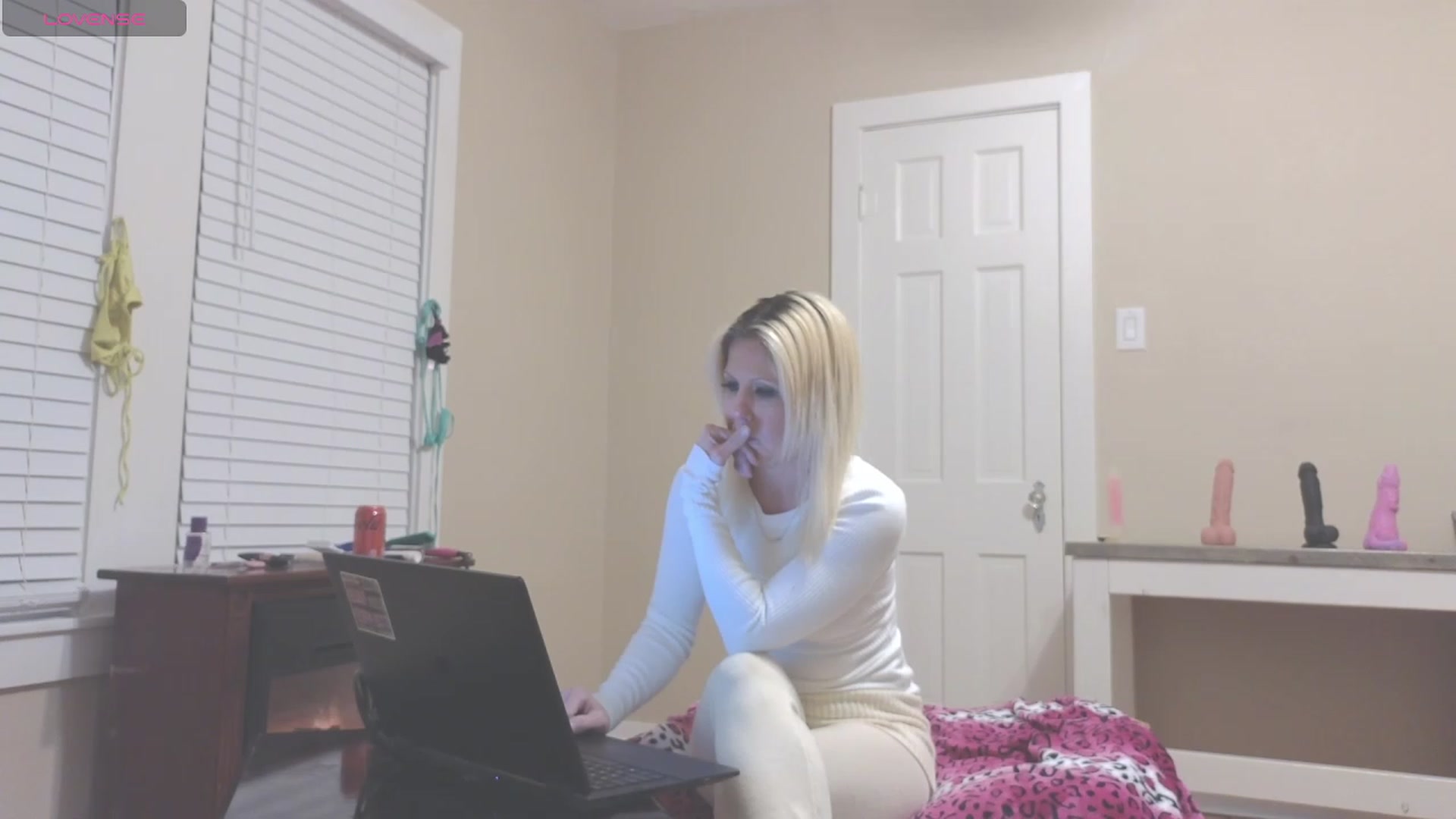Gallery image thumbnail from HollyHanna's myfreecams stream on, 01/09/2024, 09:09 image 11 of 20