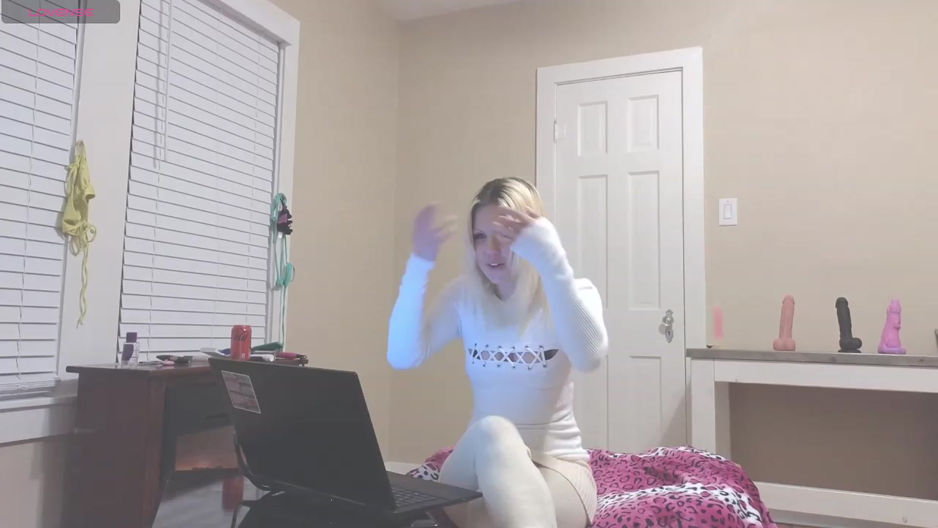 Gallery image thumbnail from HollyHanna's myfreecams stream on, 01/09/2024, 09:09 image 1 of 20