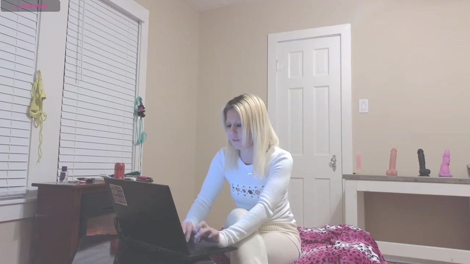 Gallery image thumbnail from HollyHanna's myfreecams stream on, 01/09/2024, 09:09 image 12 of 20