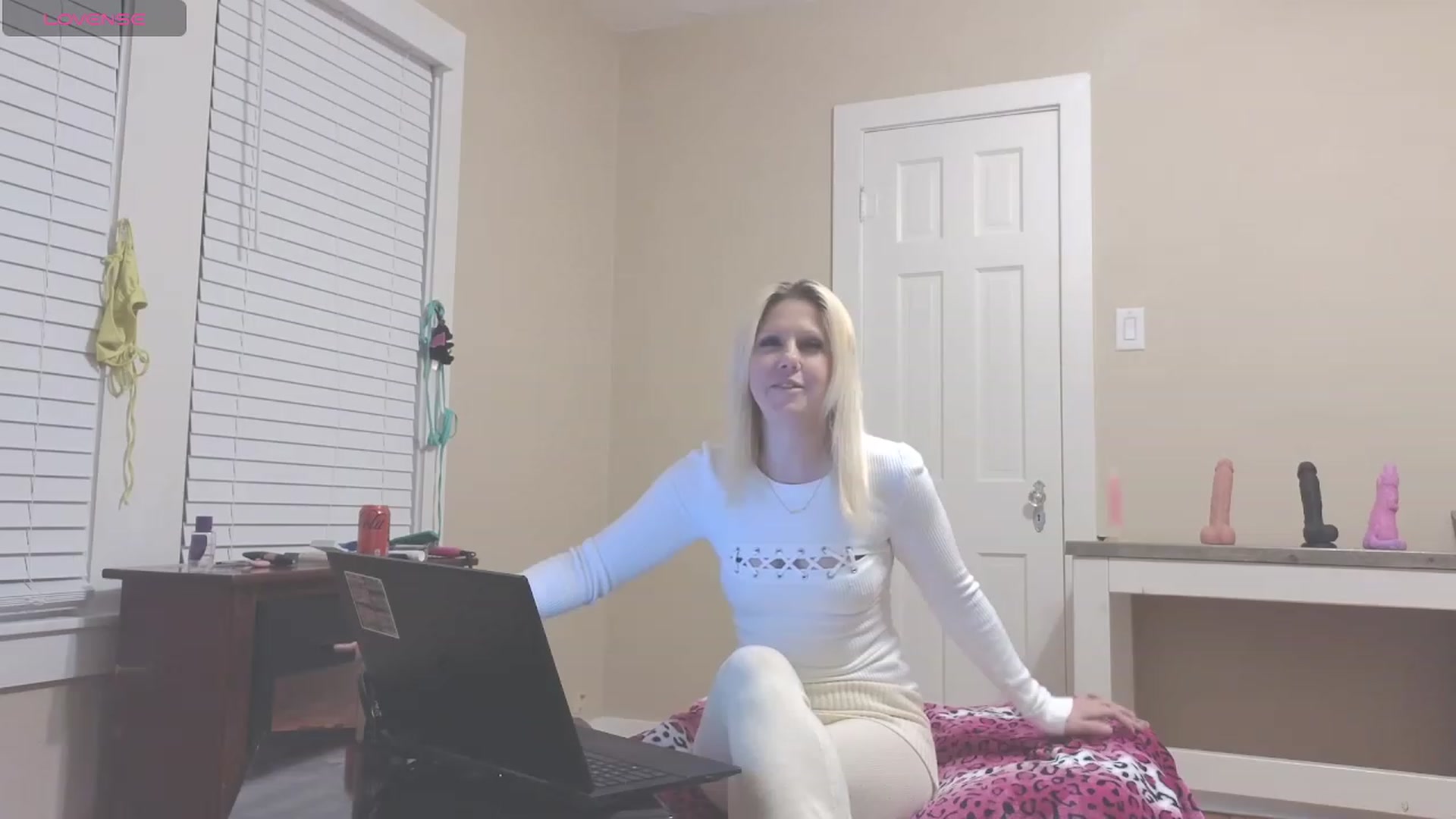 Gallery image thumbnail from HollyHanna's myfreecams stream on, 01/09/2024, 09:09 image 10 of 20
