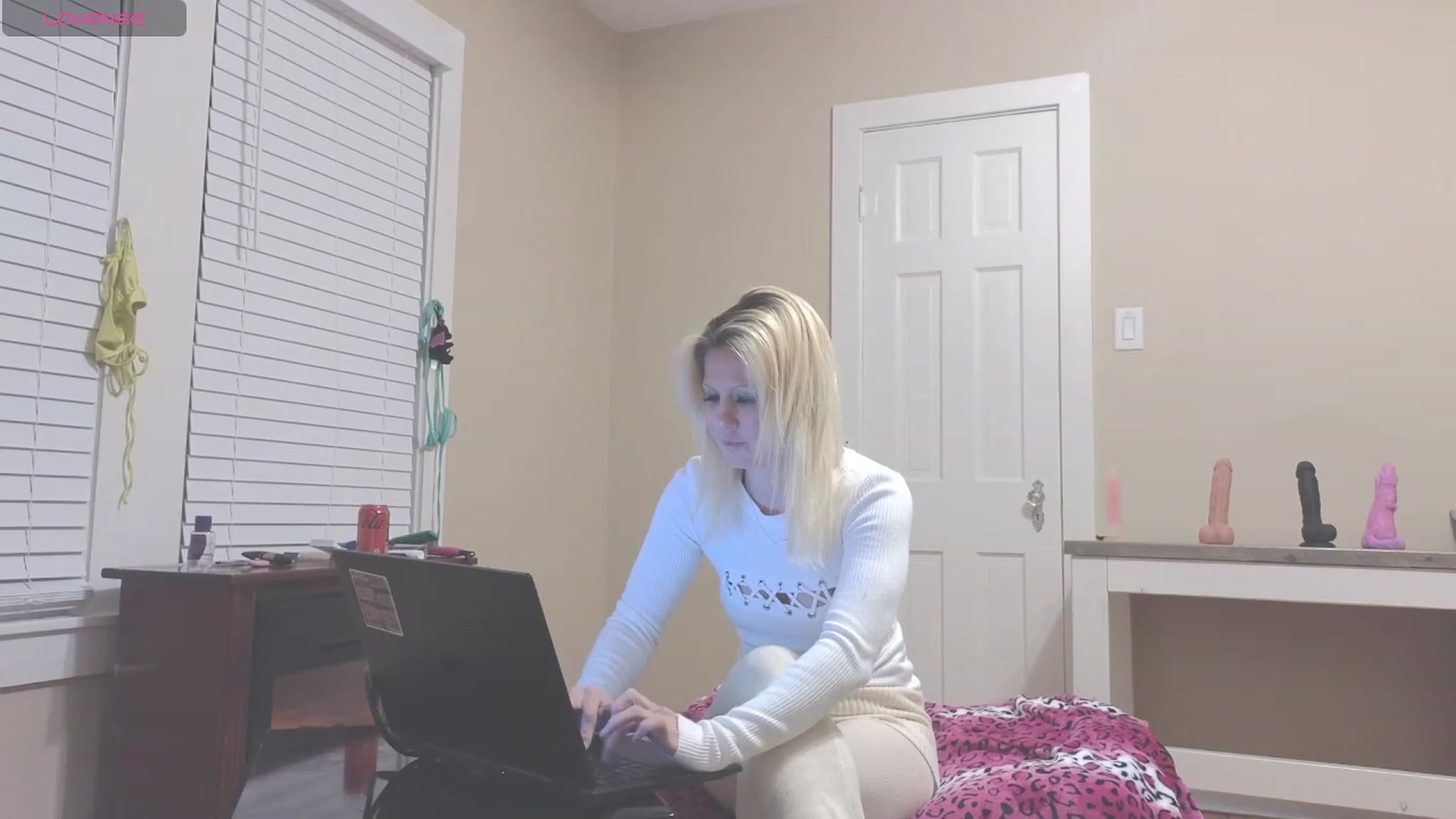 Gallery image thumbnail from HollyHanna's myfreecams stream on, 01/09/2024, 09:09 image 7 of 20
