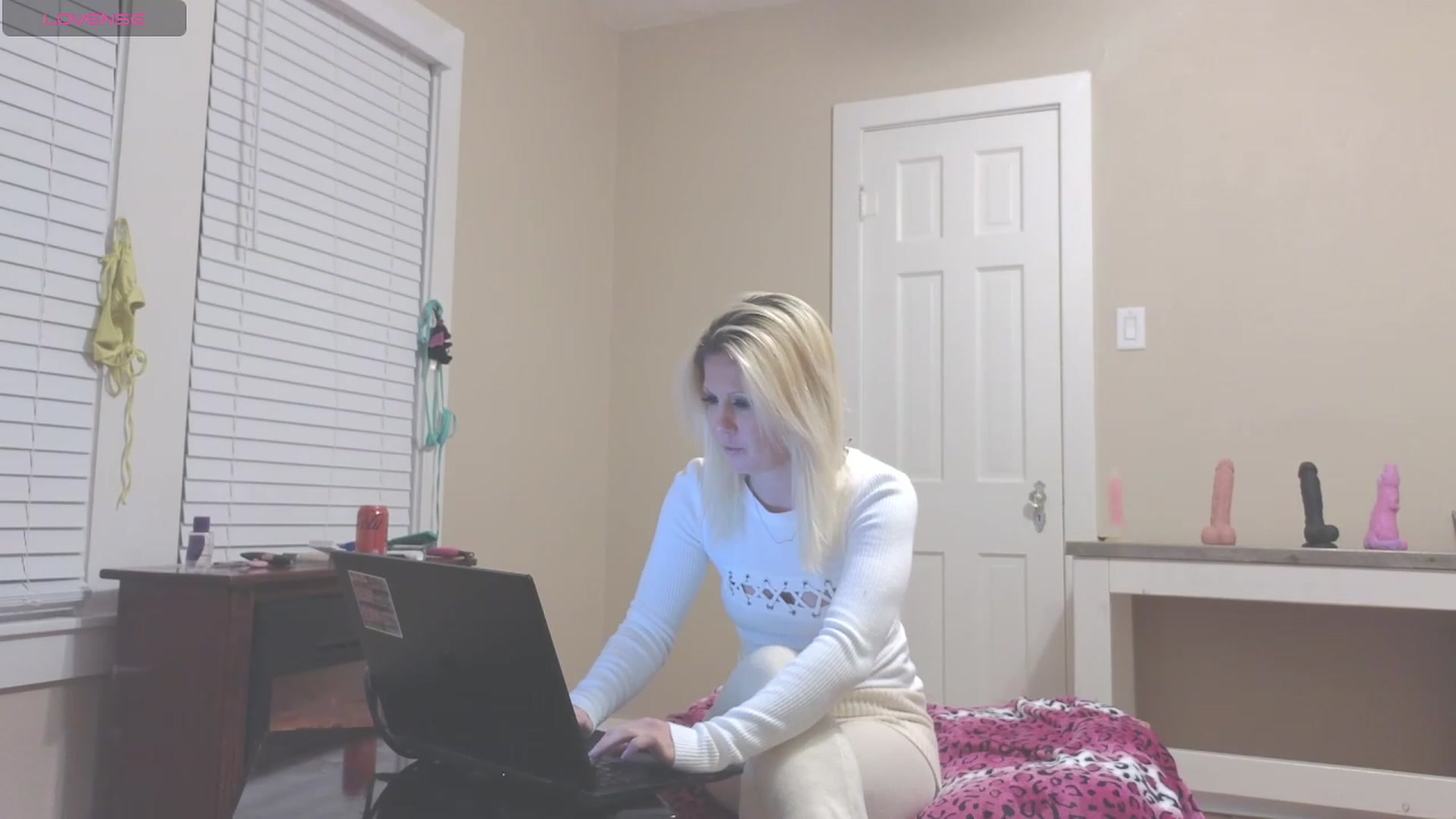 Gallery image thumbnail from HollyHanna's myfreecams stream on, 01/09/2024, 09:09 image 6 of 20