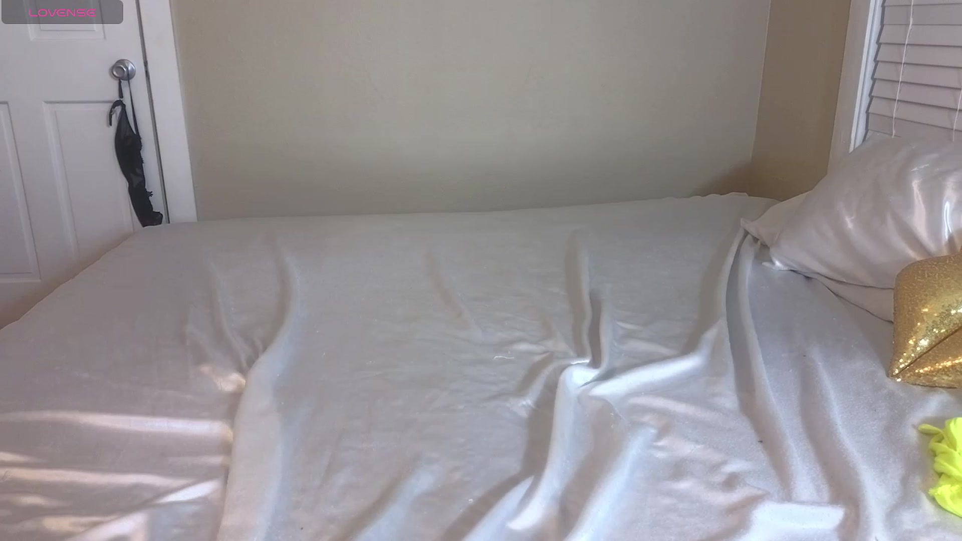 Gallery image thumbnail from HollyHanna's myfreecams stream on, 02/12/2024, 03:30 image 9 of 20