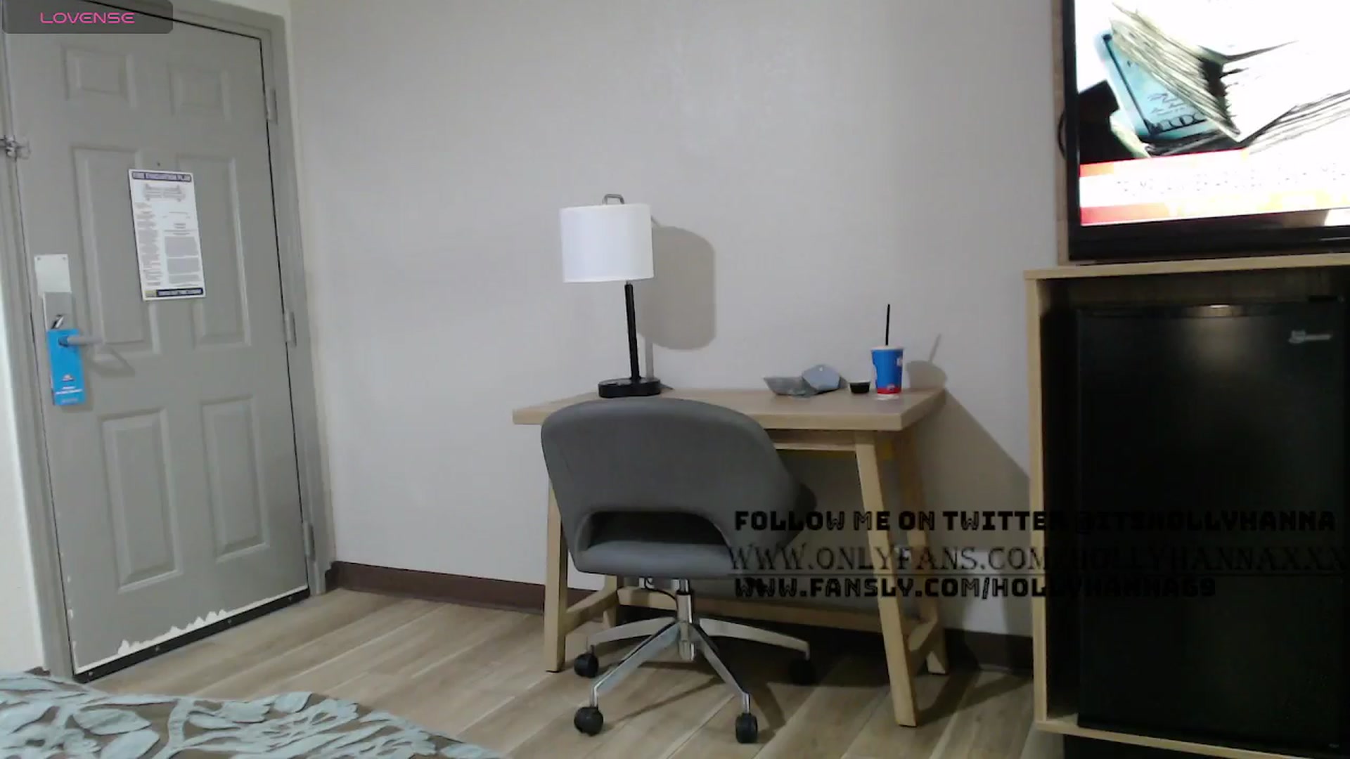 Gallery image thumbnail from HollyHanna's myfreecams stream on, 05/26/2024, 04:13 image 10 of 20