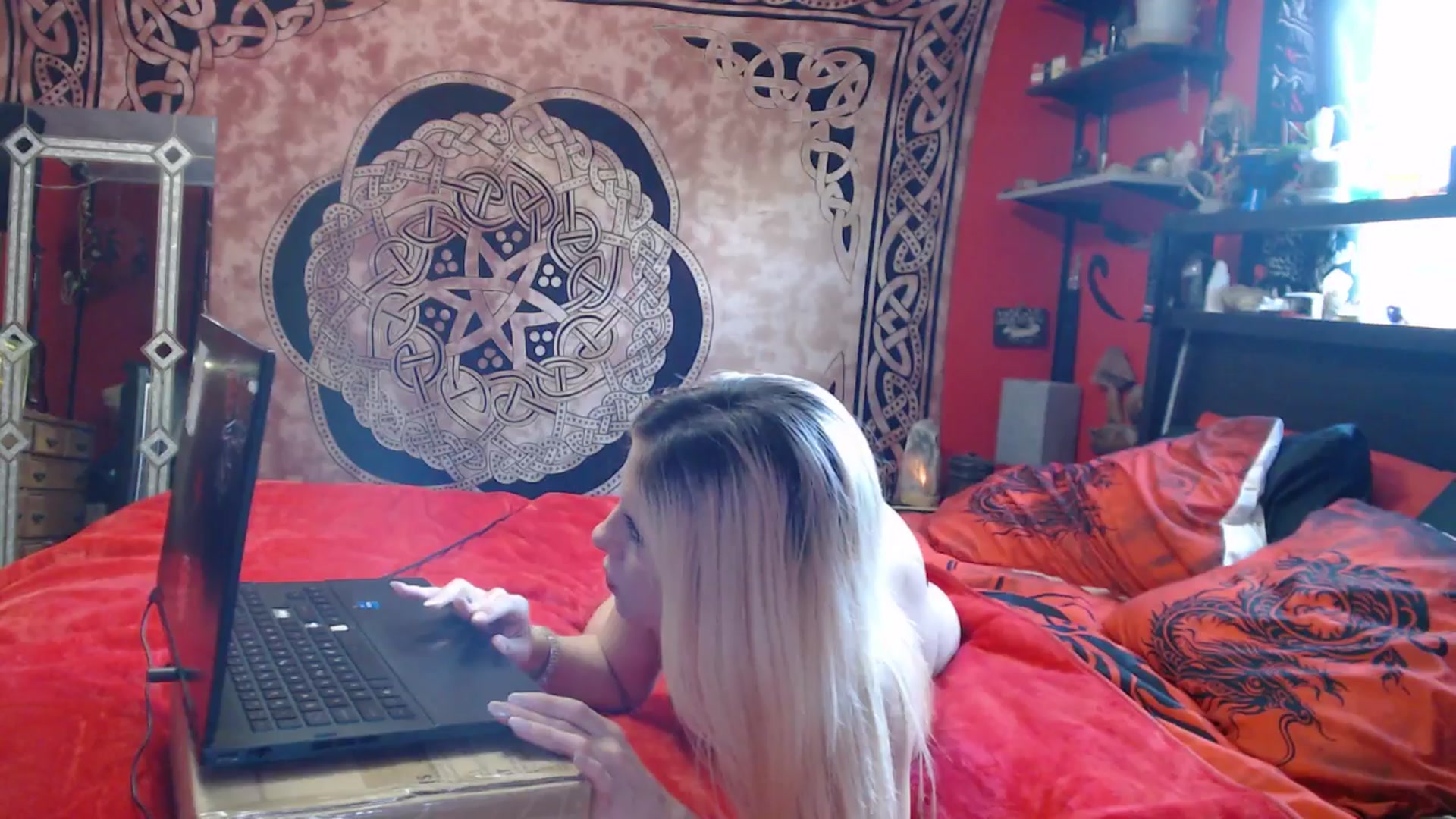Gallery image thumbnail from HollyHanna's myfreecams stream on, 03/02/2025, 21:47 image 18 of 20