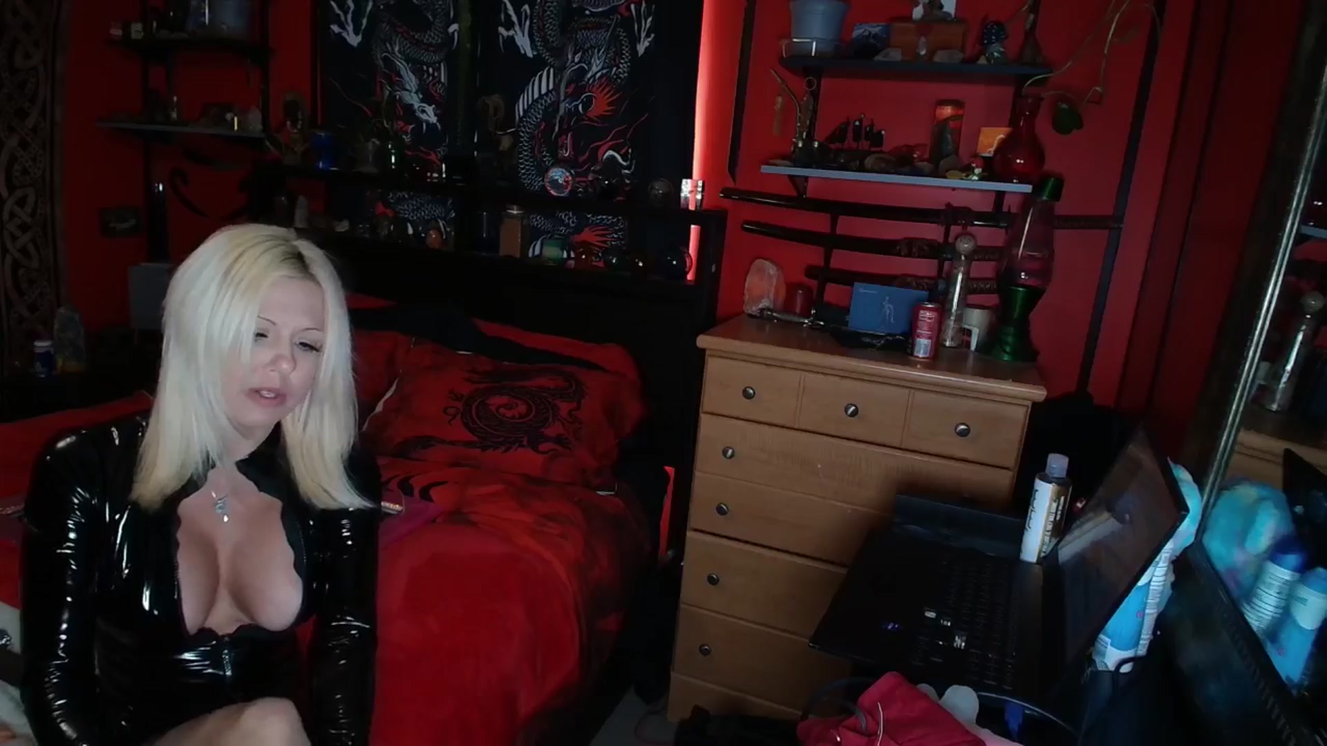 Gallery image thumbnail from HollyHanna's myfreecams stream on, 04/28/2025, 21:19 image 17 of 20