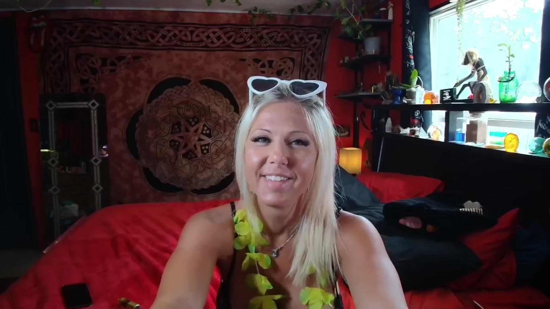 Gallery image thumbnail from HollyHanna's myfreecams stream on, 06/03/2025, 20:33 image 16 of 20