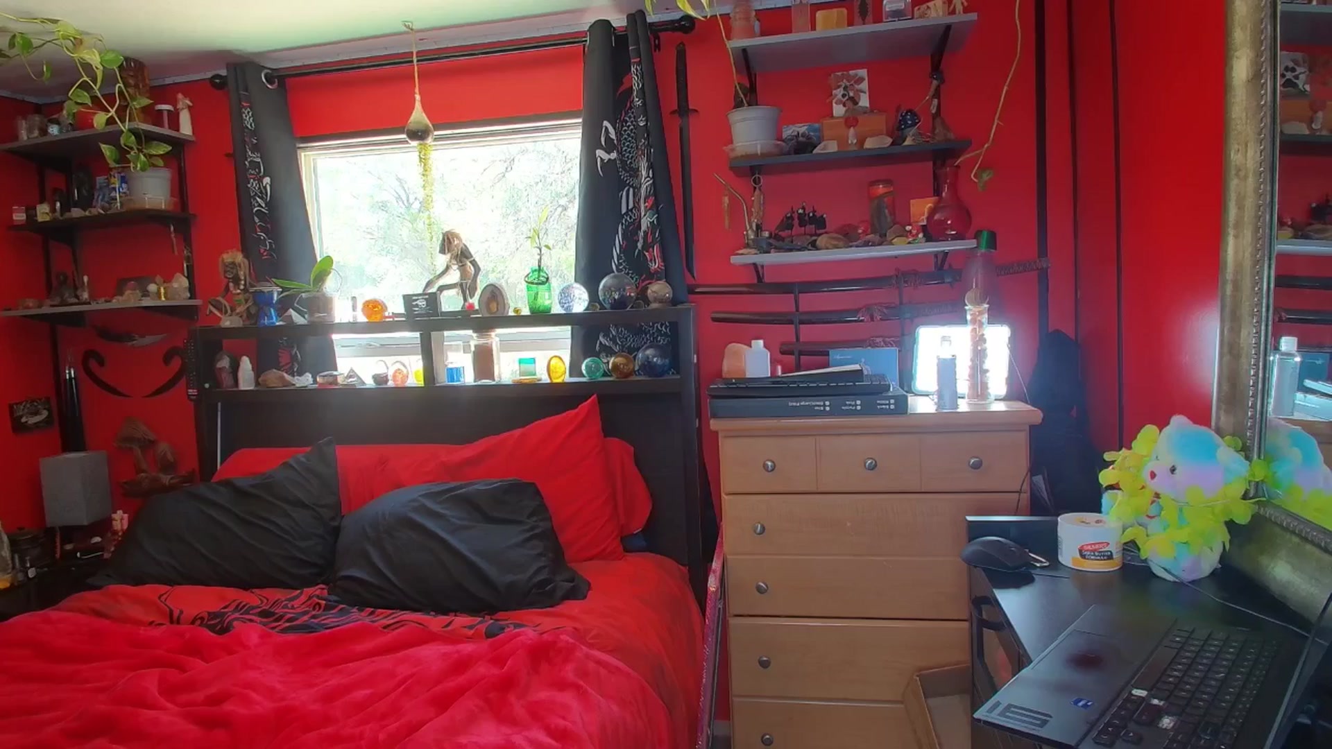 Gallery image thumbnail from HollyHanna's myfreecams stream on, 06/09/2025, 19:29 image 5 of 20