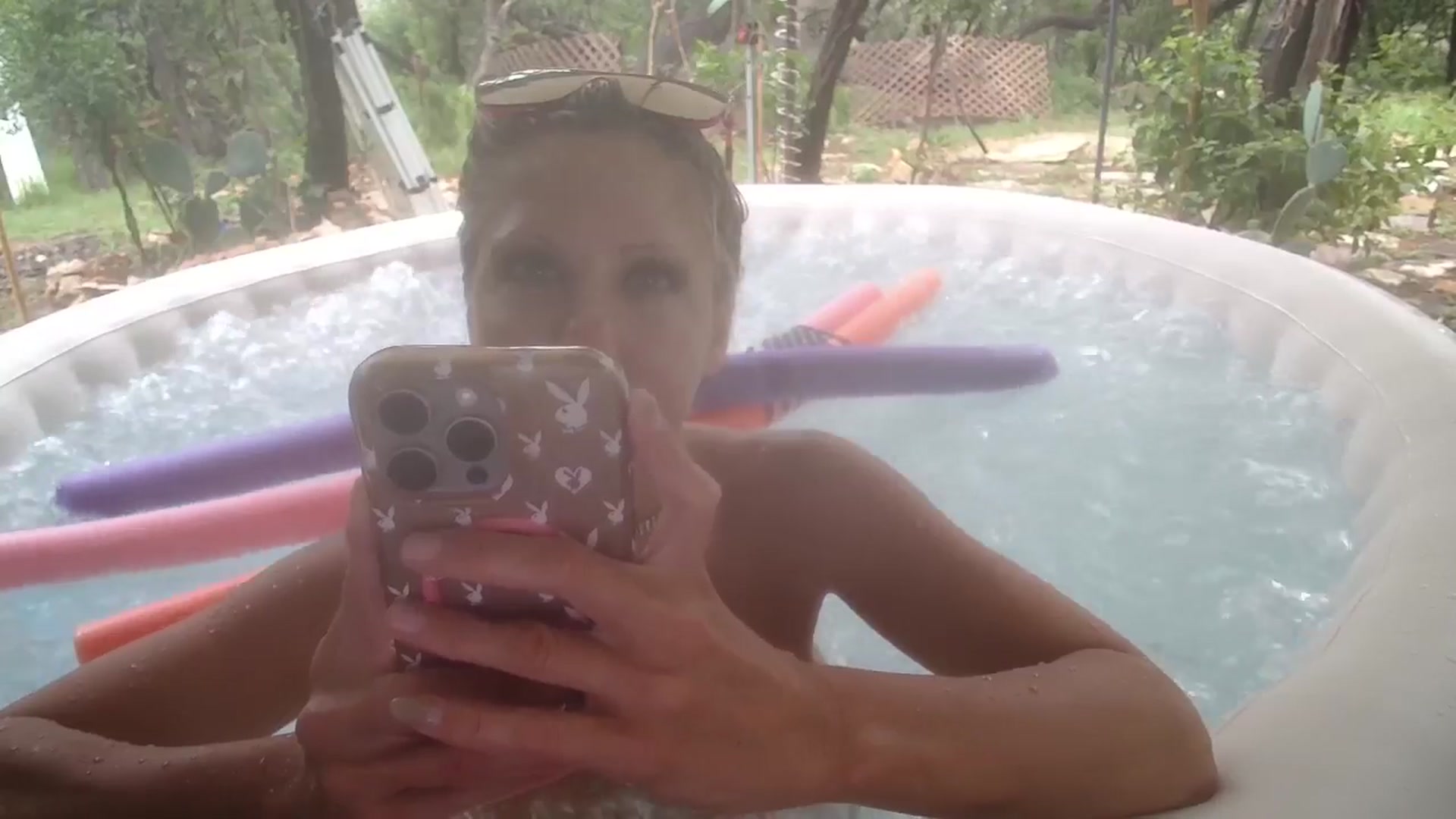 Gallery image thumbnail from HollyHanna's myfreecams stream on, 07/04/2025, 23:50 image 16 of 20