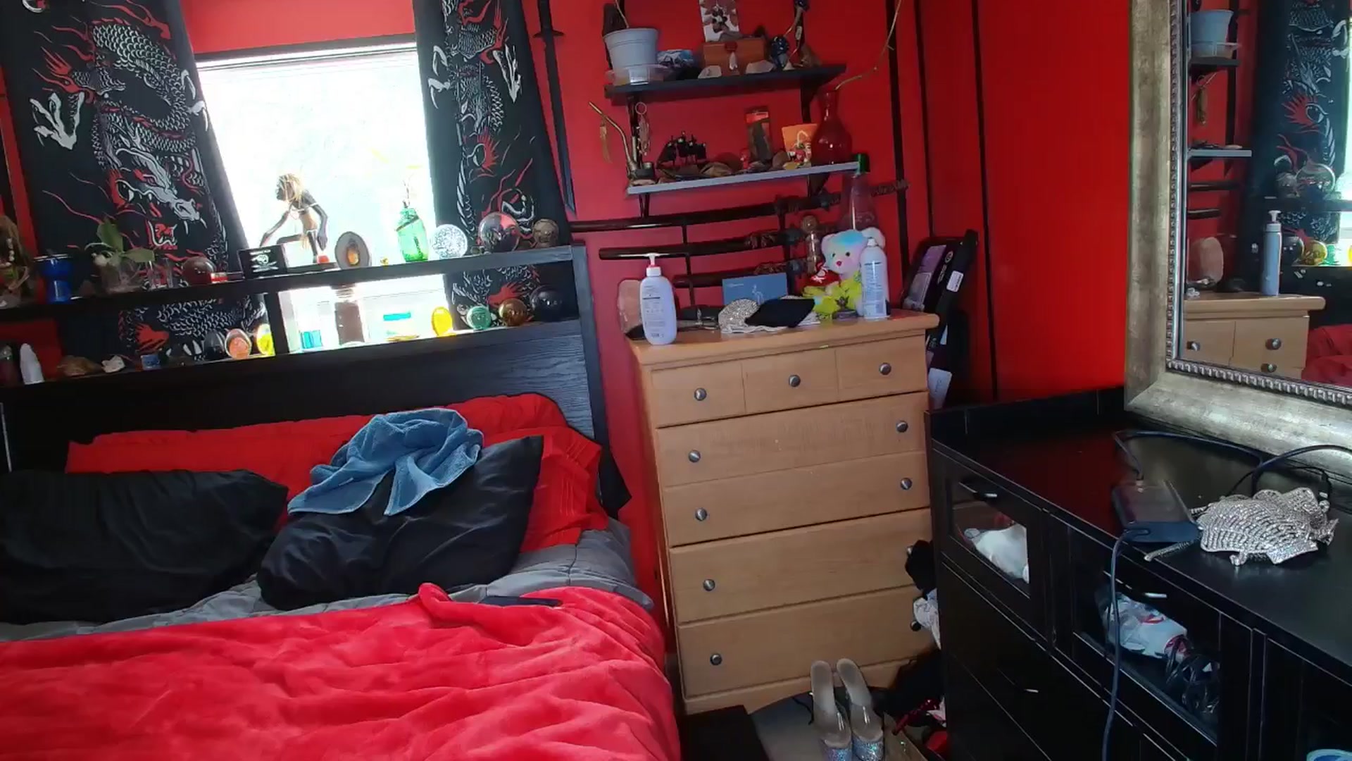 Gallery image thumbnail from HollyHanna's myfreecams stream on, 07/19/2025, 22:28 image 18 of 20