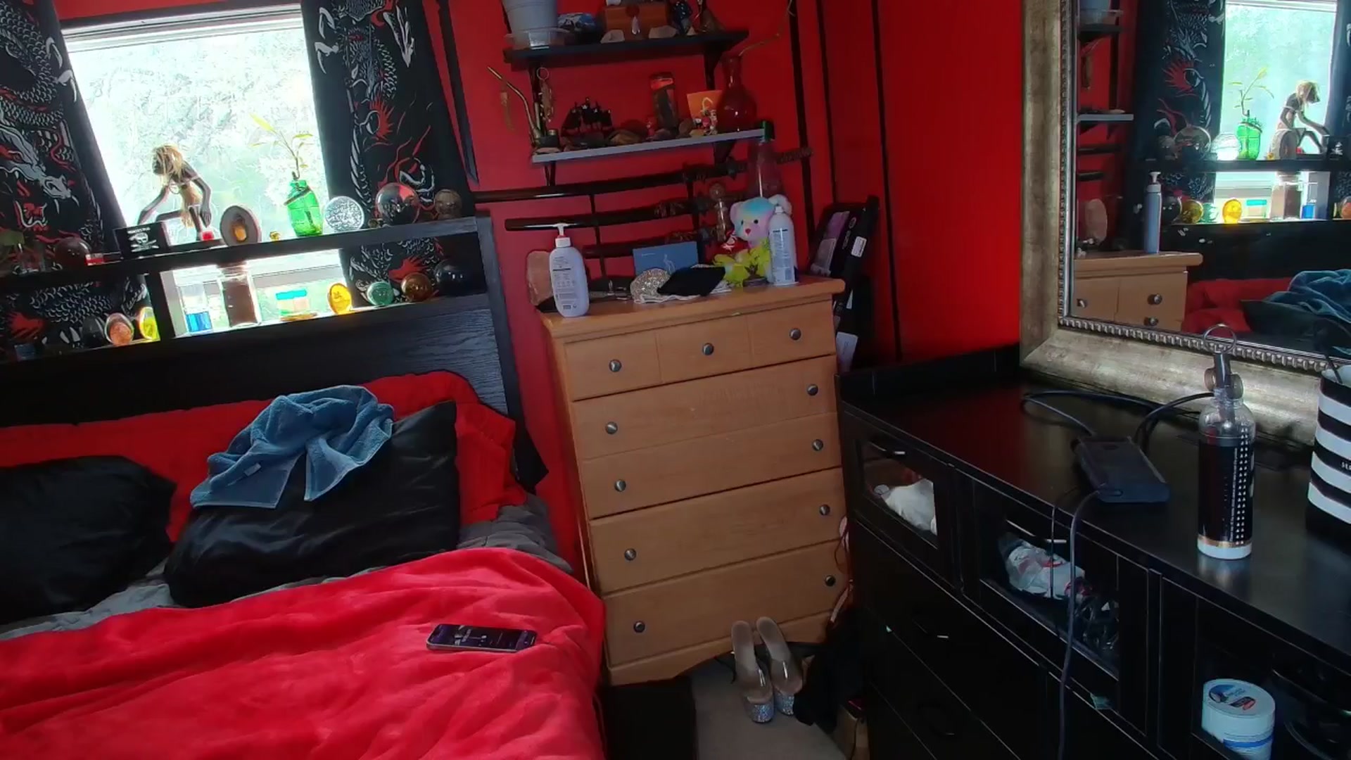 Gallery image thumbnail from HollyHanna's myfreecams stream on, 07/19/2025, 22:28 image 3 of 20