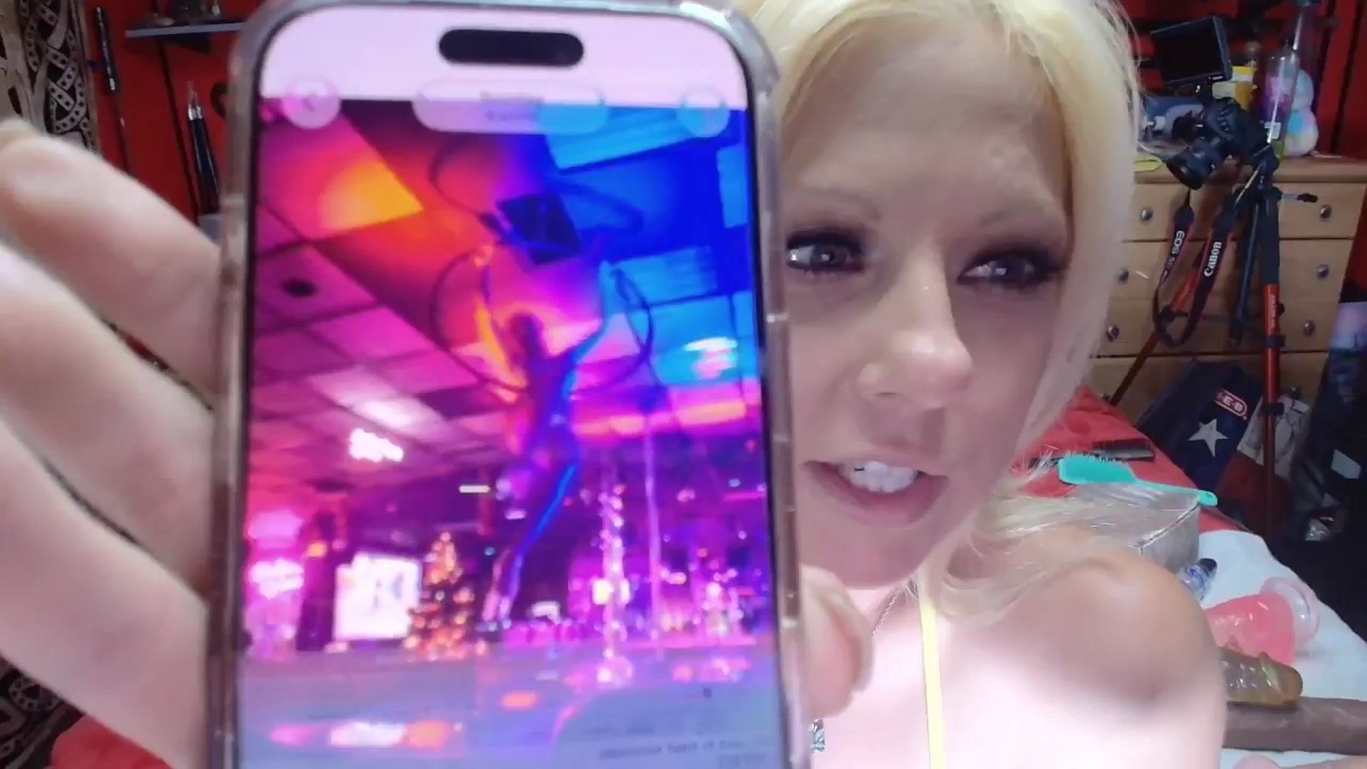 Gallery image thumbnail from HollyHanna's myfreecams stream on, 12/24/2025, 24:00 image 1 of 20