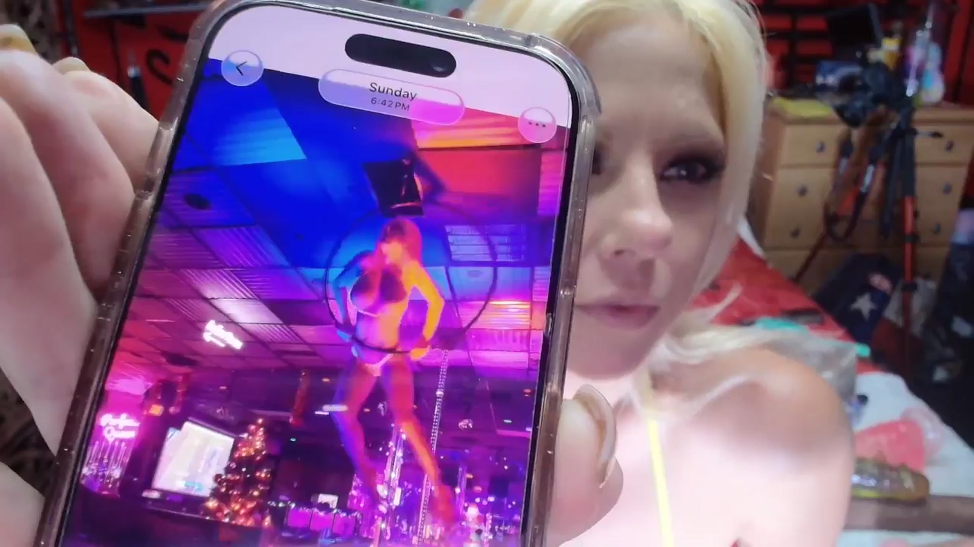 Gallery image thumbnail from HollyHanna's myfreecams stream on, 12/24/2025, 24:00 image 3 of 20