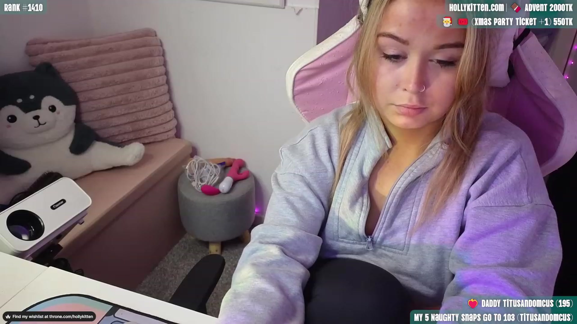 Gallery image thumbnail from HollyKittenn's myfreecams stream on, 11/20/2023, 16:17 image 12 of 20