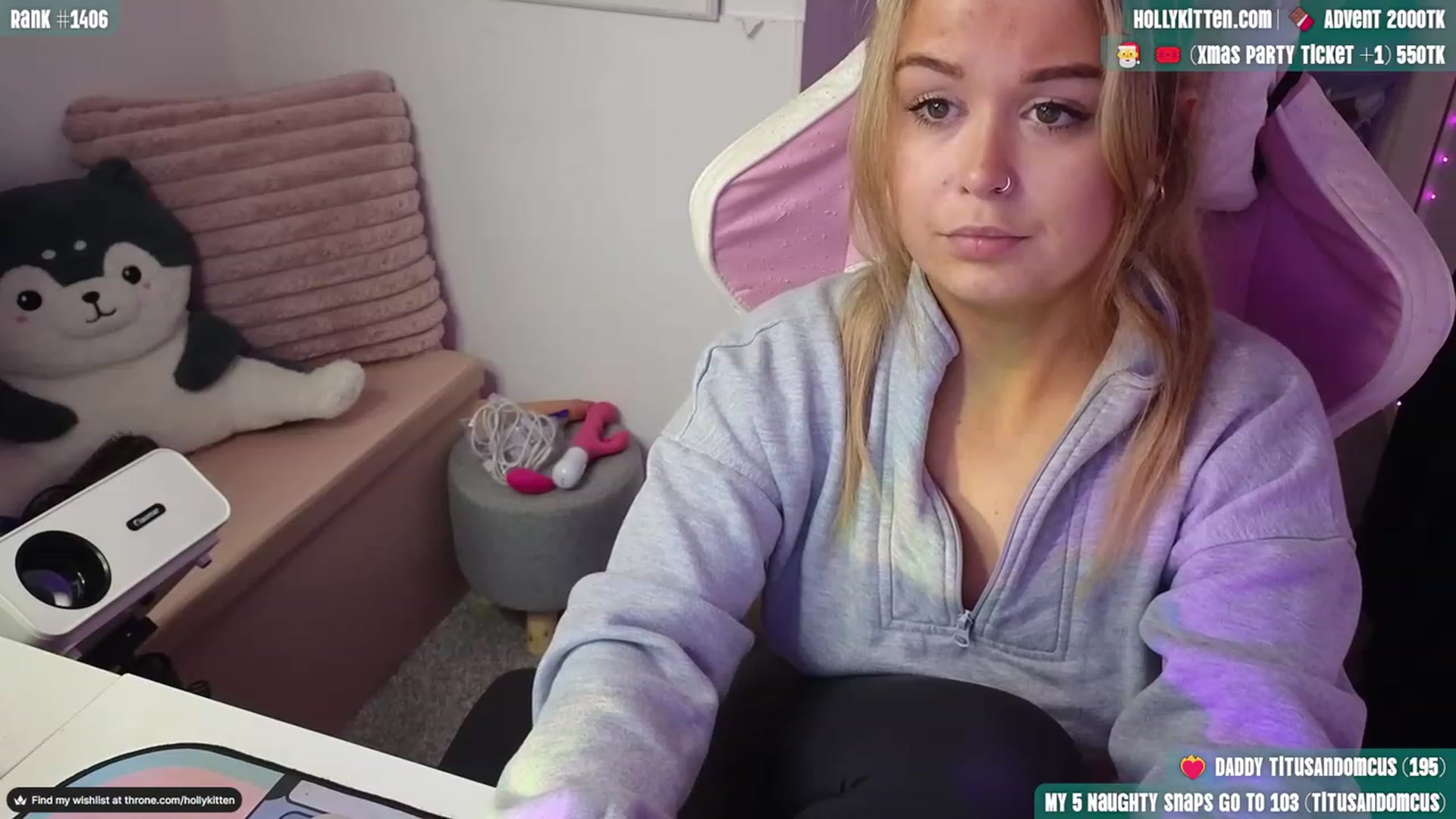 Gallery image thumbnail from HollyKittenn's myfreecams stream on, 11/20/2023, 16:17 image 17 of 20