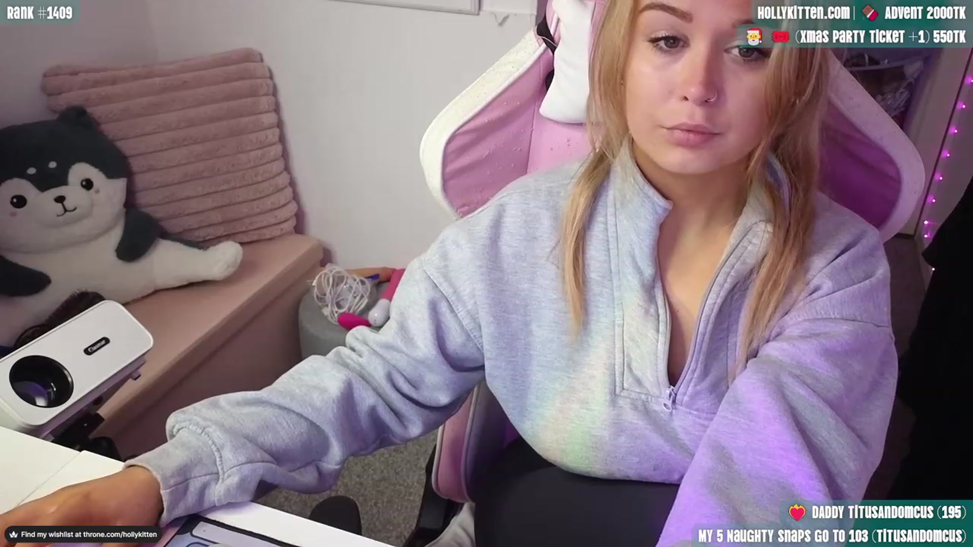 Gallery image thumbnail from HollyKittenn's myfreecams stream on, 11/20/2023, 16:17 image 9 of 20