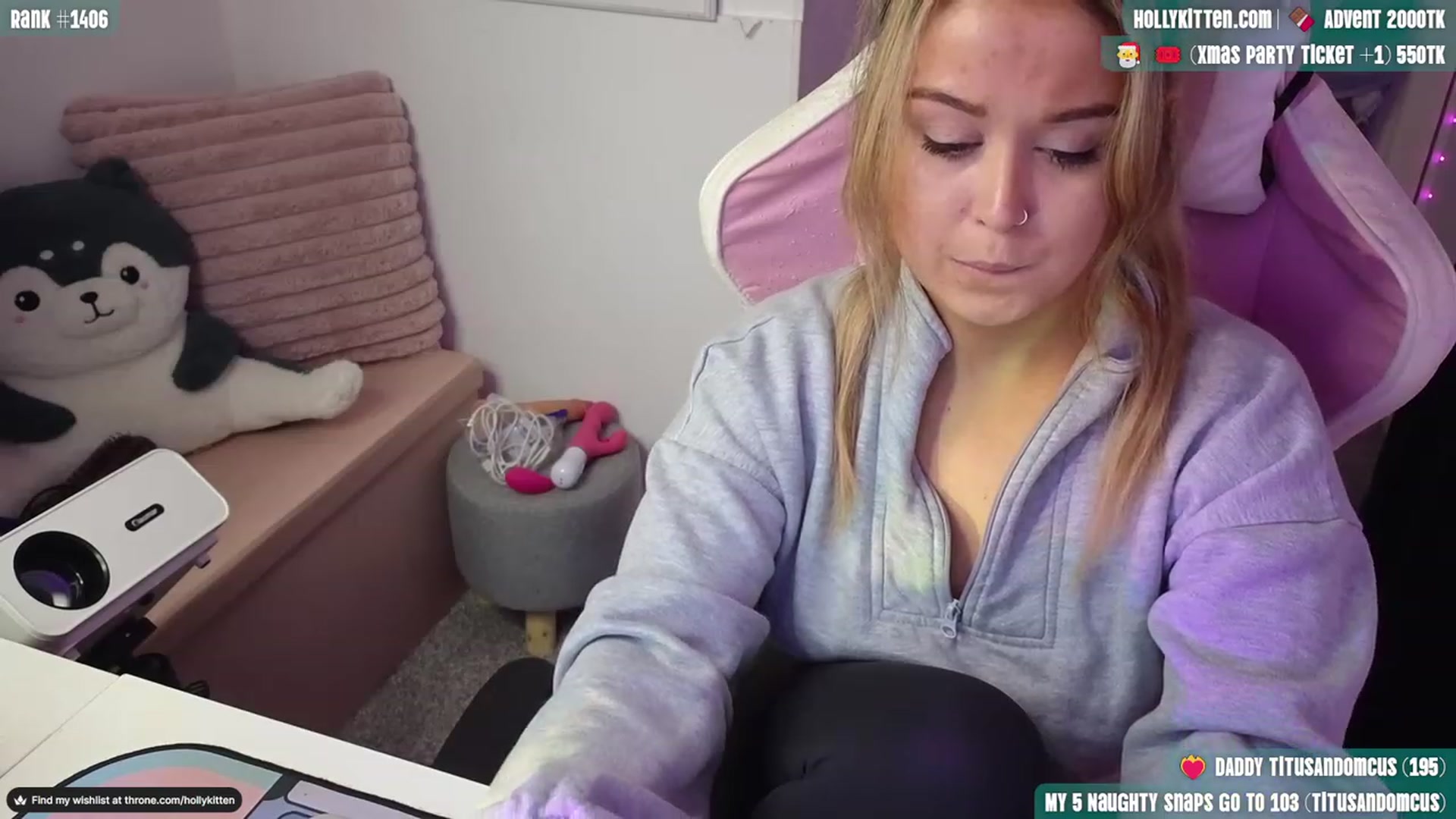 Gallery image thumbnail from HollyKittenn's myfreecams stream on, 11/20/2023, 16:17 image 15 of 20