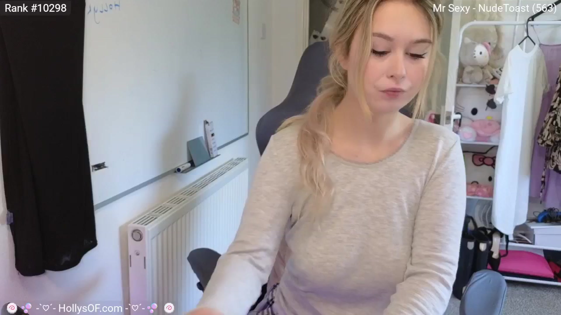 Gallery image thumbnail from HollyKittenn's myfreecams stream on, 05/19/2024, 11:50 image 17 of 20