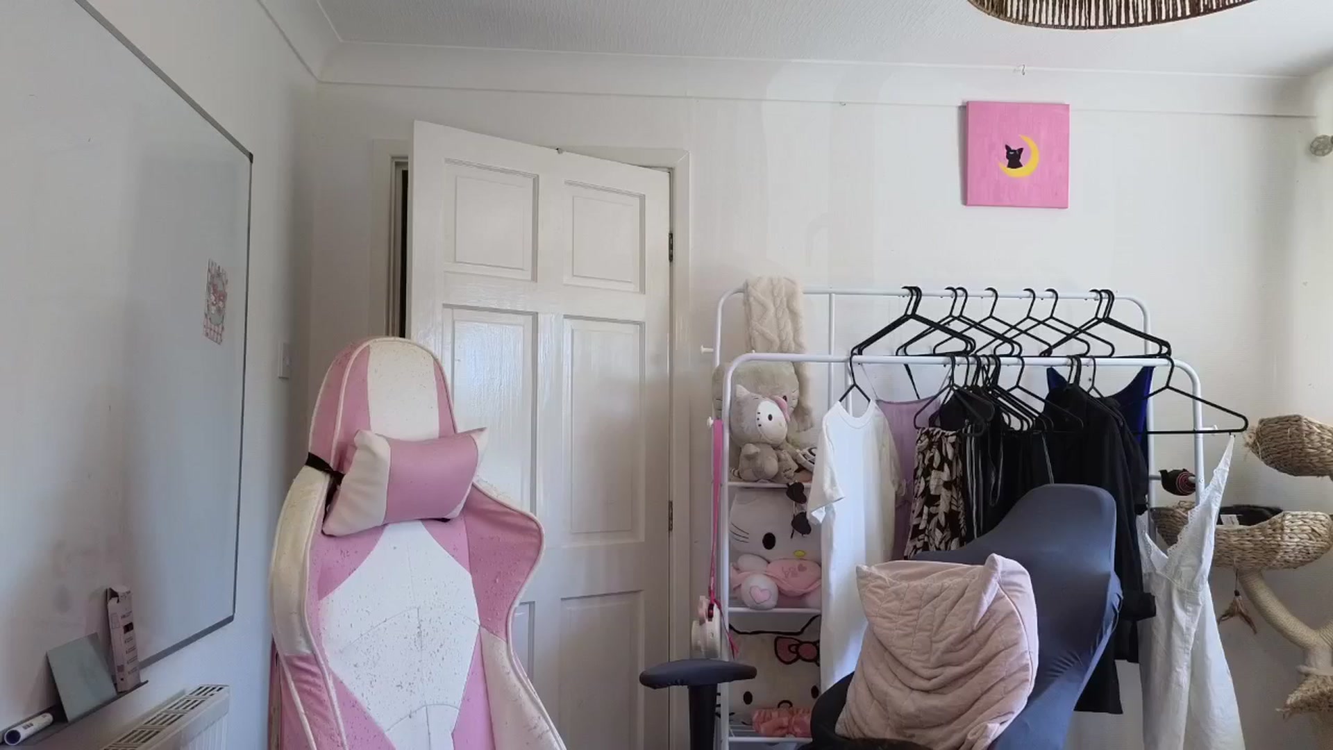 Gallery image thumbnail from HollyKittenn's myfreecams stream on, 05/19/2024, 13:19 image 5 of 20