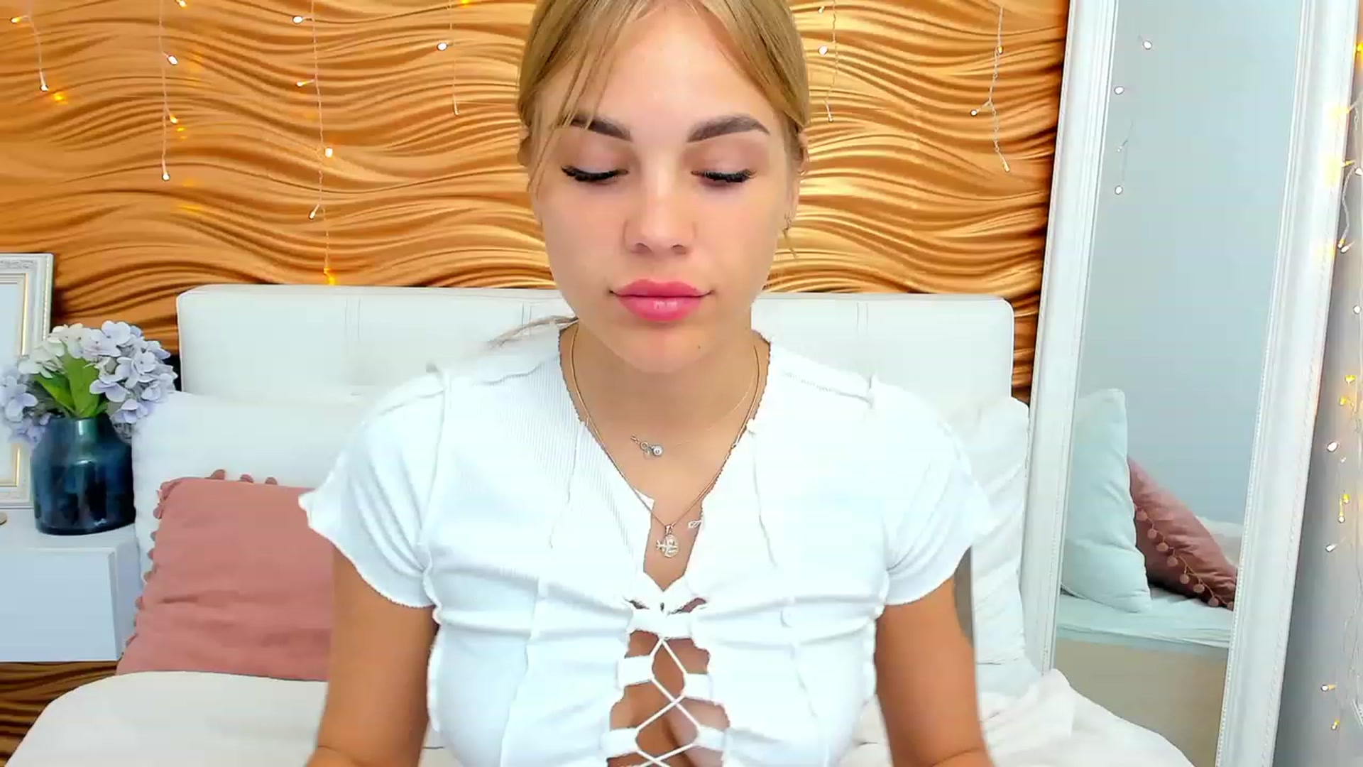 Gallery image thumbnail from HollyMay's myfreecams stream on, 08/06/2023, 10:58 image 9 of 20
