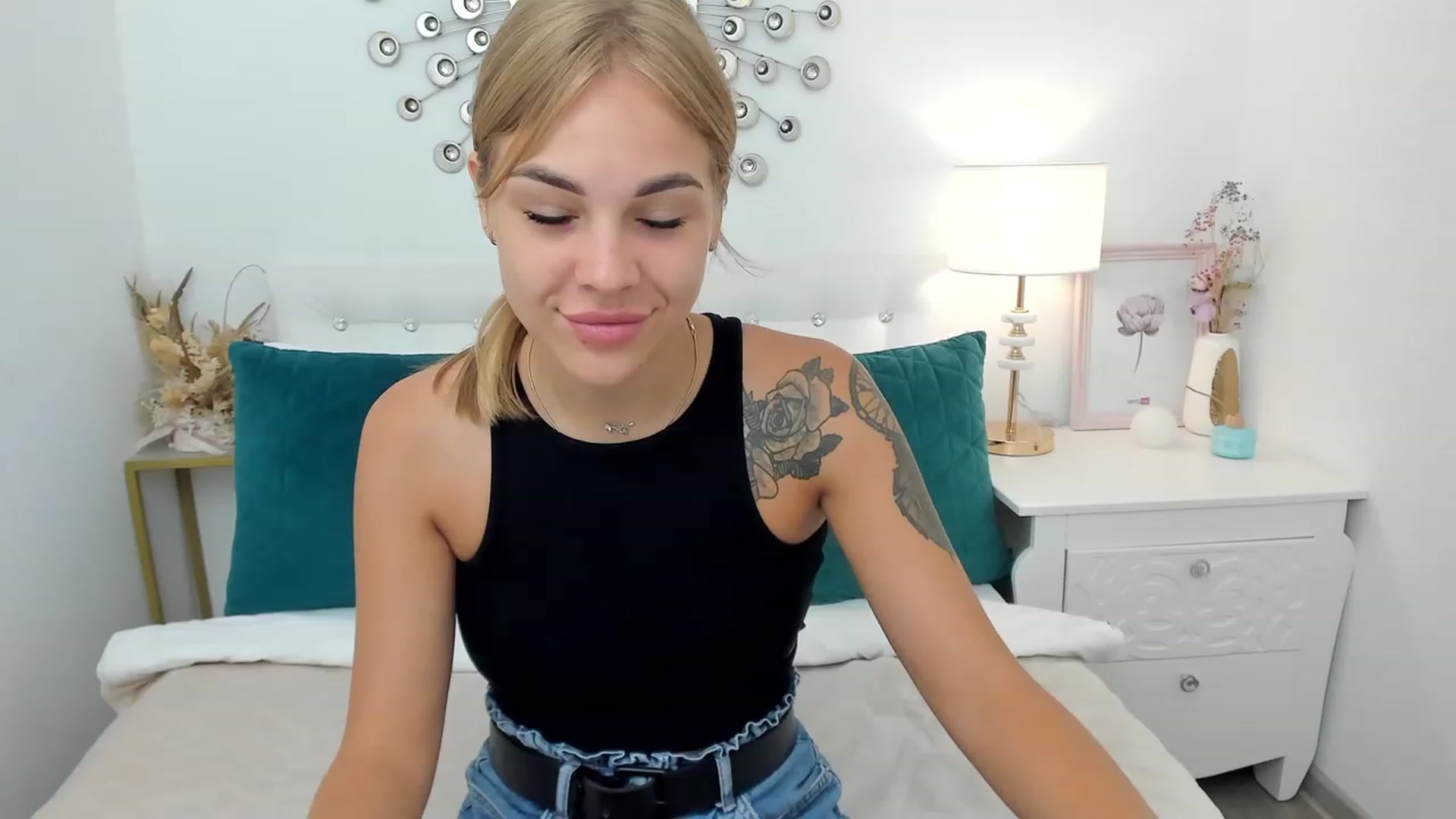 Gallery image thumbnail from HollyMay's myfreecams stream on, 08/07/2023, 14:20 image 3 of 20