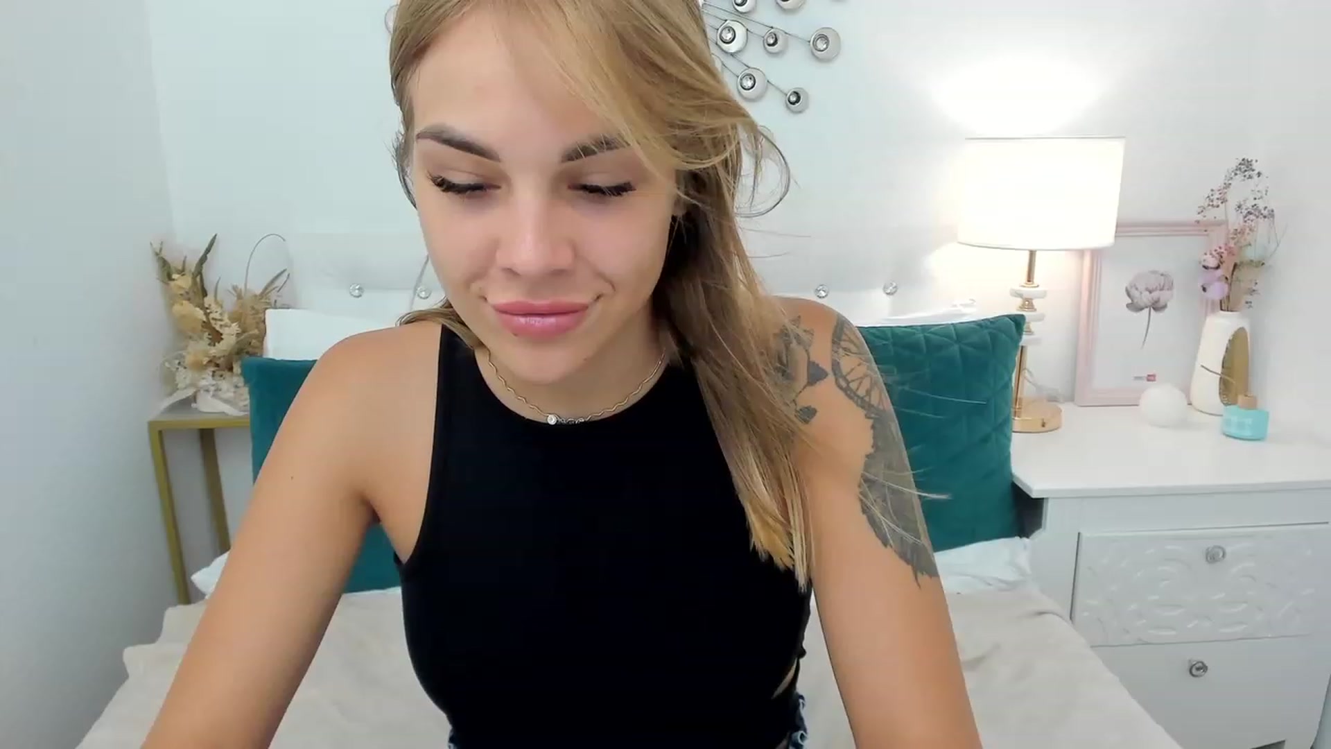 Gallery image thumbnail from HollyMay's myfreecams stream on, 08/07/2023, 16:49 image 12 of 20