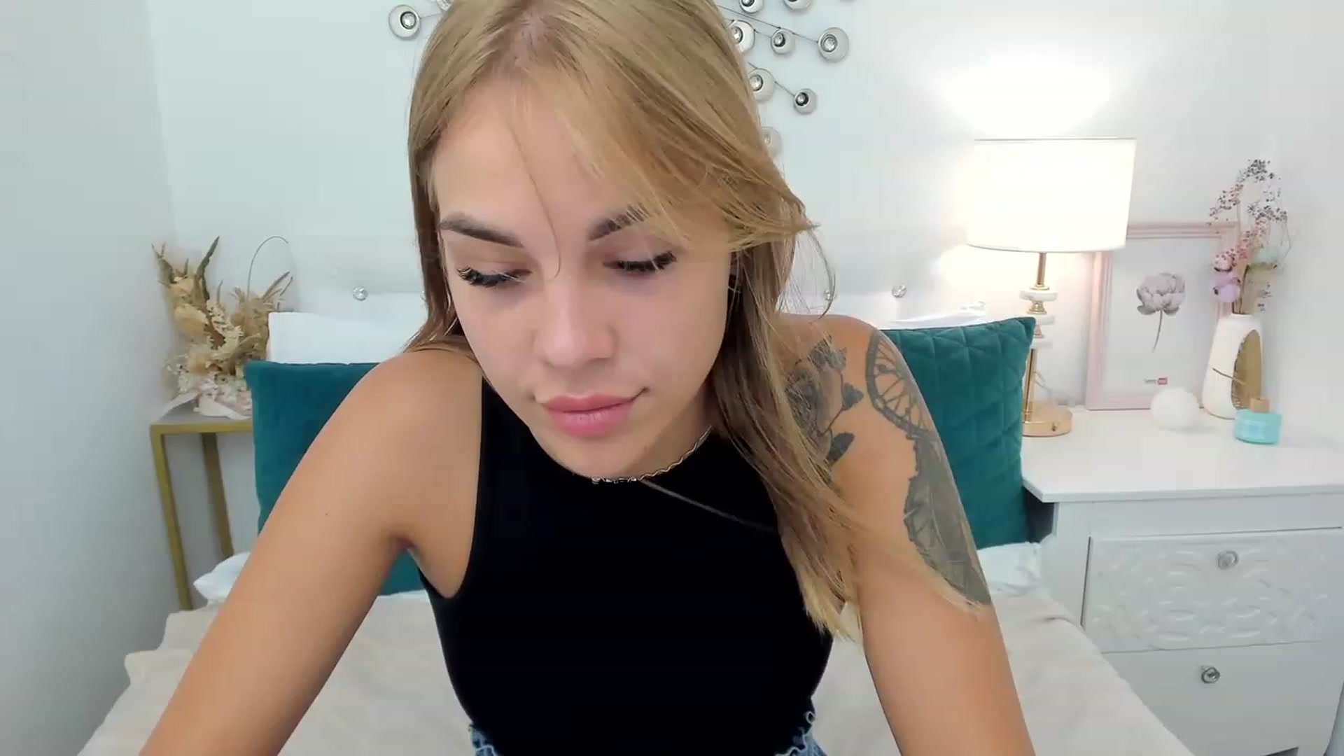 Gallery image thumbnail from HollyMay's myfreecams stream on, 08/07/2023, 16:49 image 14 of 20