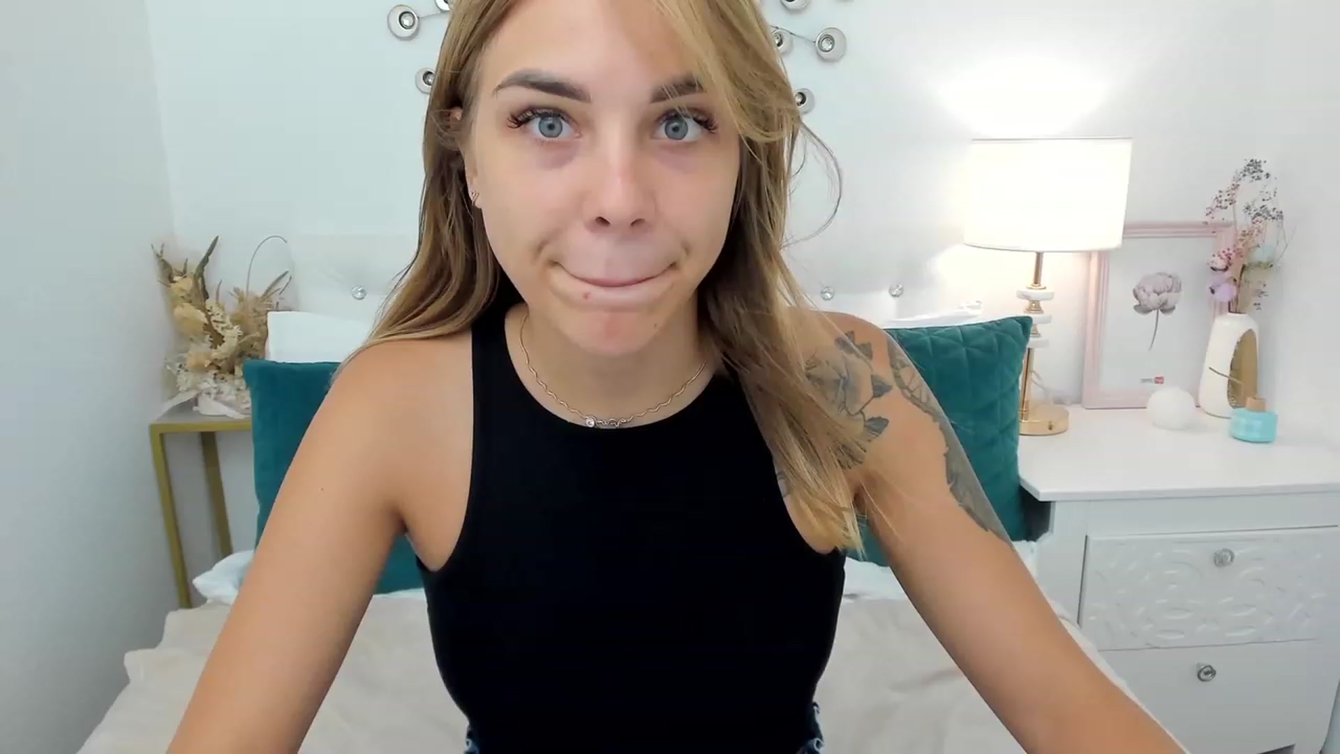 Gallery image thumbnail from HollyMay's myfreecams stream on, 08/07/2023, 16:49 image 13 of 20
