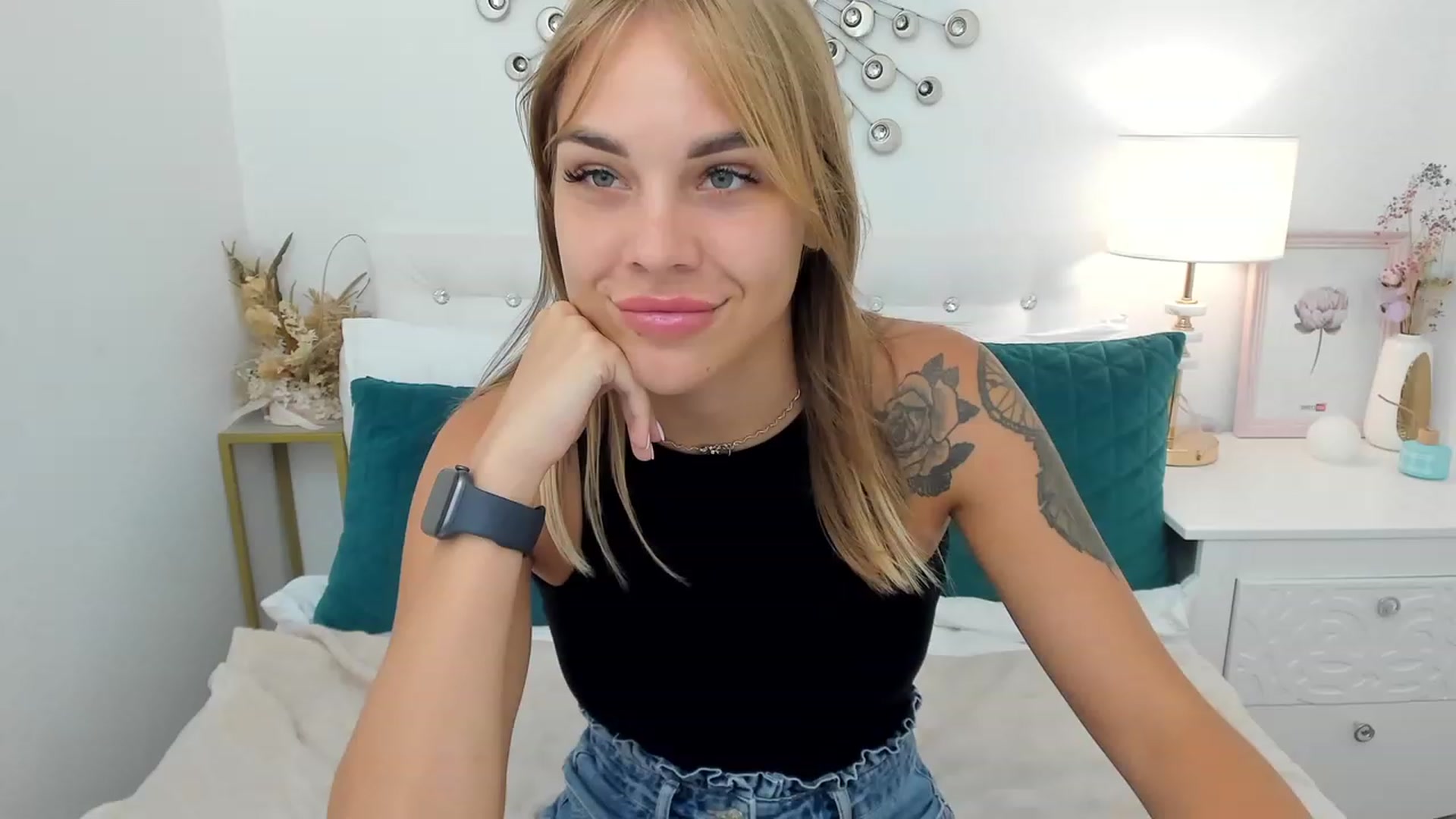 Gallery image thumbnail from HollyMay's myfreecams stream on, 08/07/2023, 18:20 image 17 of 20