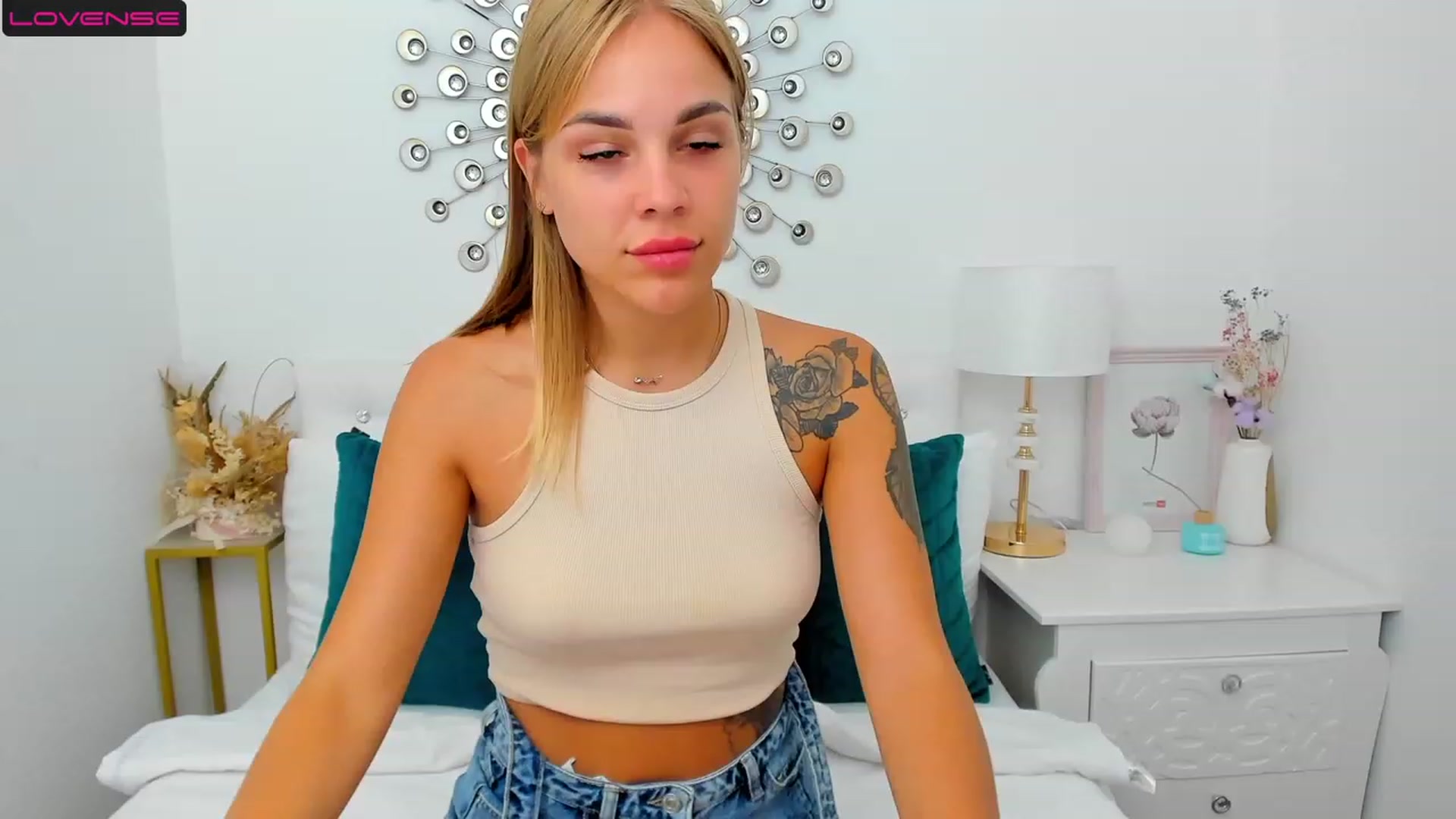 Gallery image thumbnail from HollyMay's myfreecams stream on, 08/11/2023, 14:01 image 1 of 20